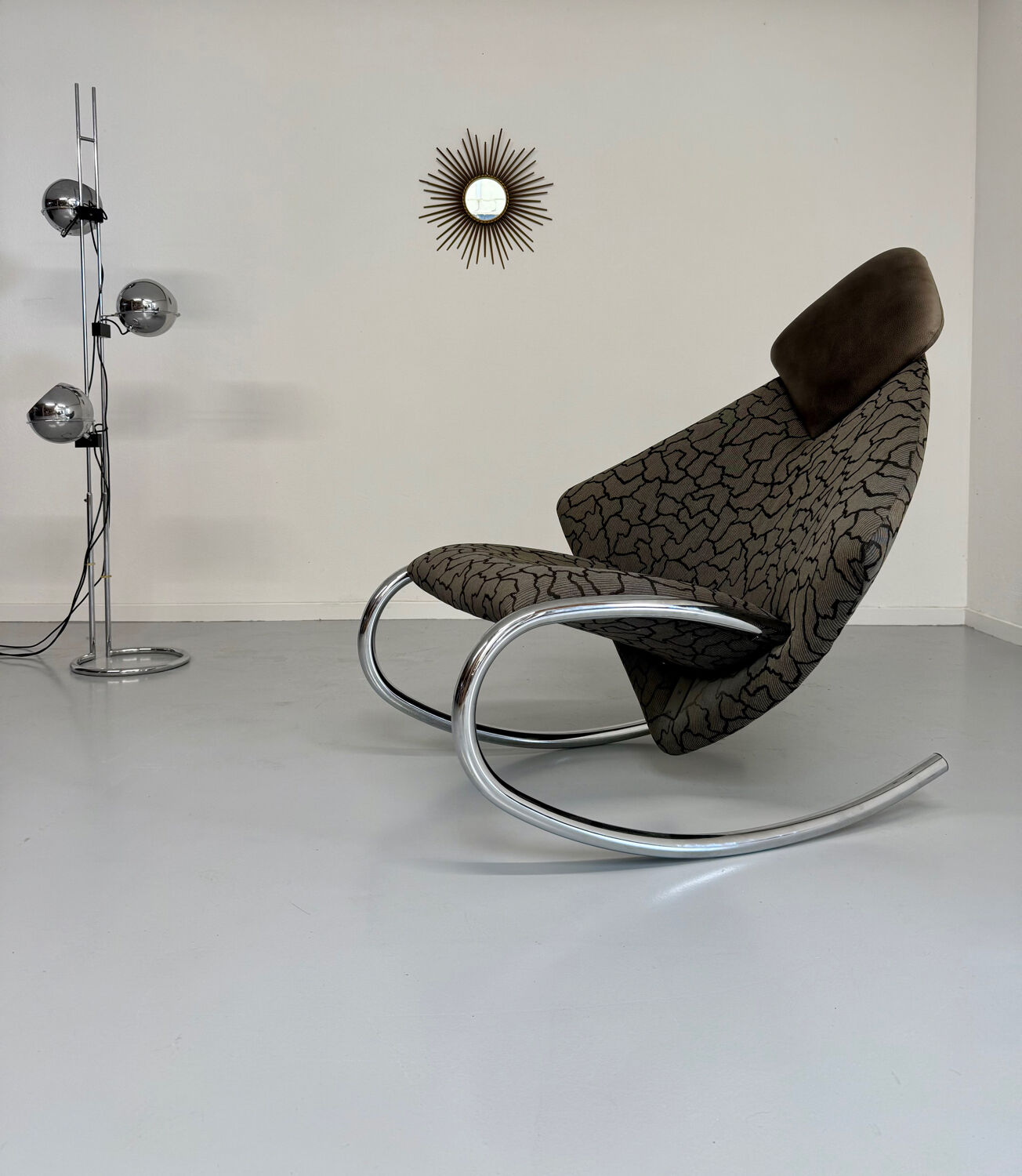 French design rocking chair in fabric and metal from the 70s/80s