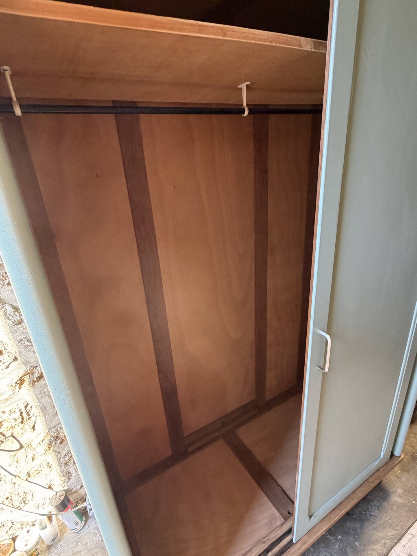 Armoire parisienne penderie 1960 vert grisé rénovée 