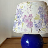 Lampe à poser vintage bleu marine et abat-jour à fleurs