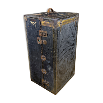 Antique travel trunk mendel trunk