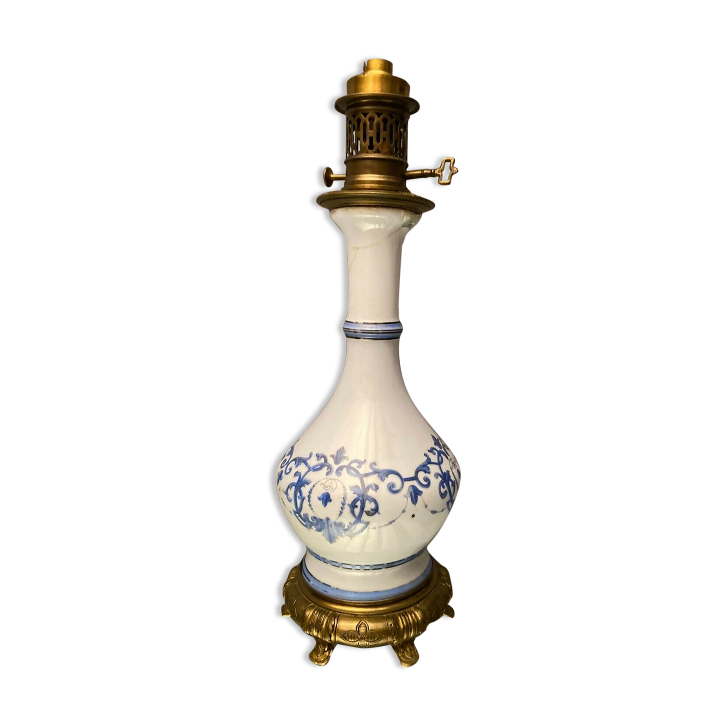 Old Paris porcelain lamp on nineteenth century bronze frame