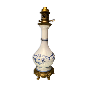 Lampe en porcelaine Vieux Paris sur monture bronze XIXe