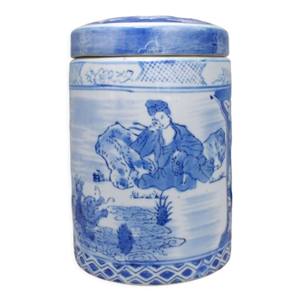 Vintage porcelain China pot covered white blue décor