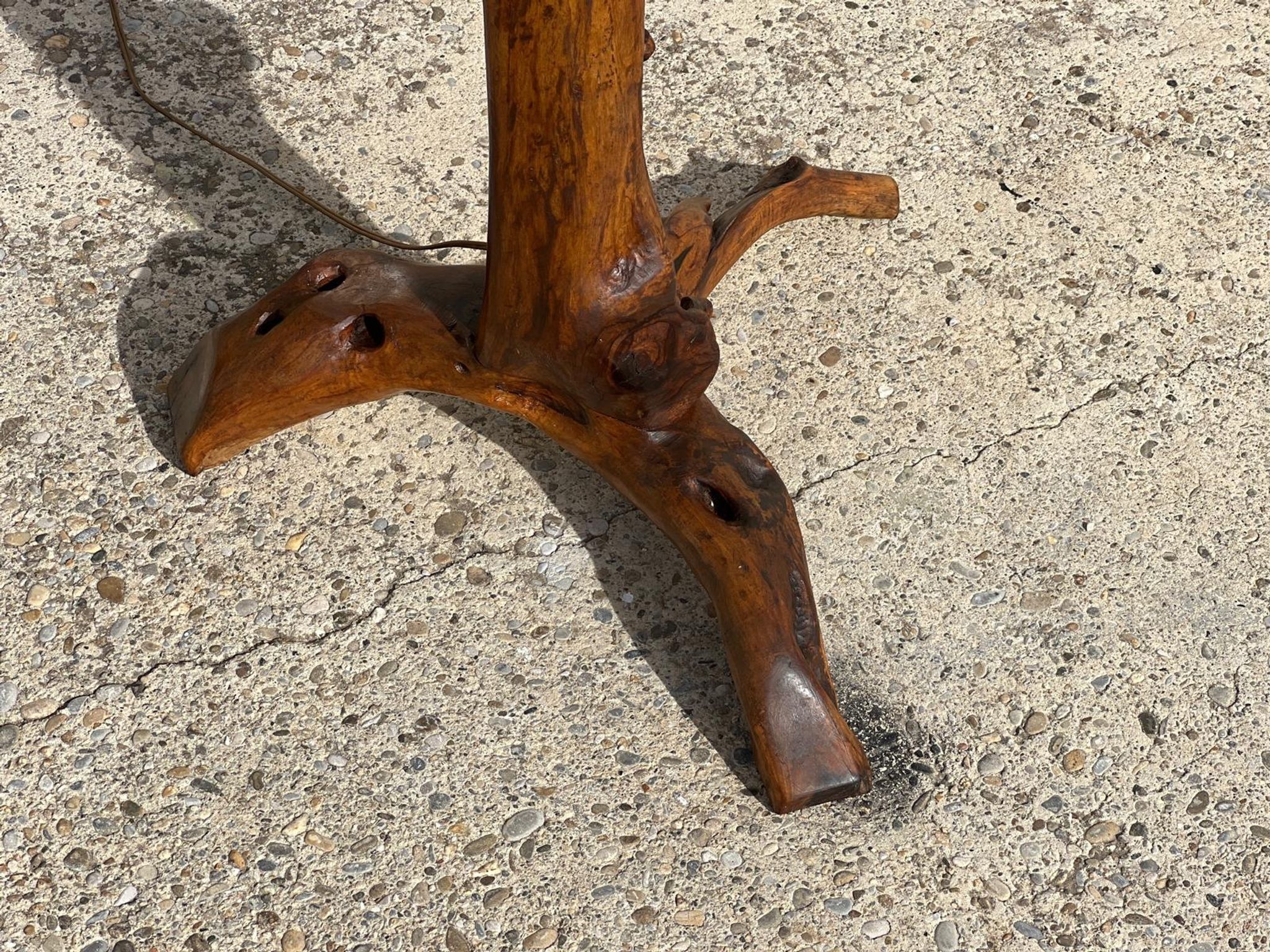 Floor lamp in solid olive wood, Brutalist style, French work from the 1970s.