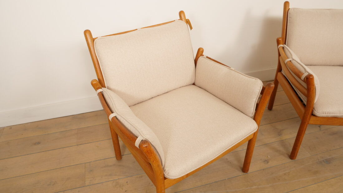 Set of 2 vintage armchairs | Illum Wikkelsø for Silkeborg | Model Genius | Teak