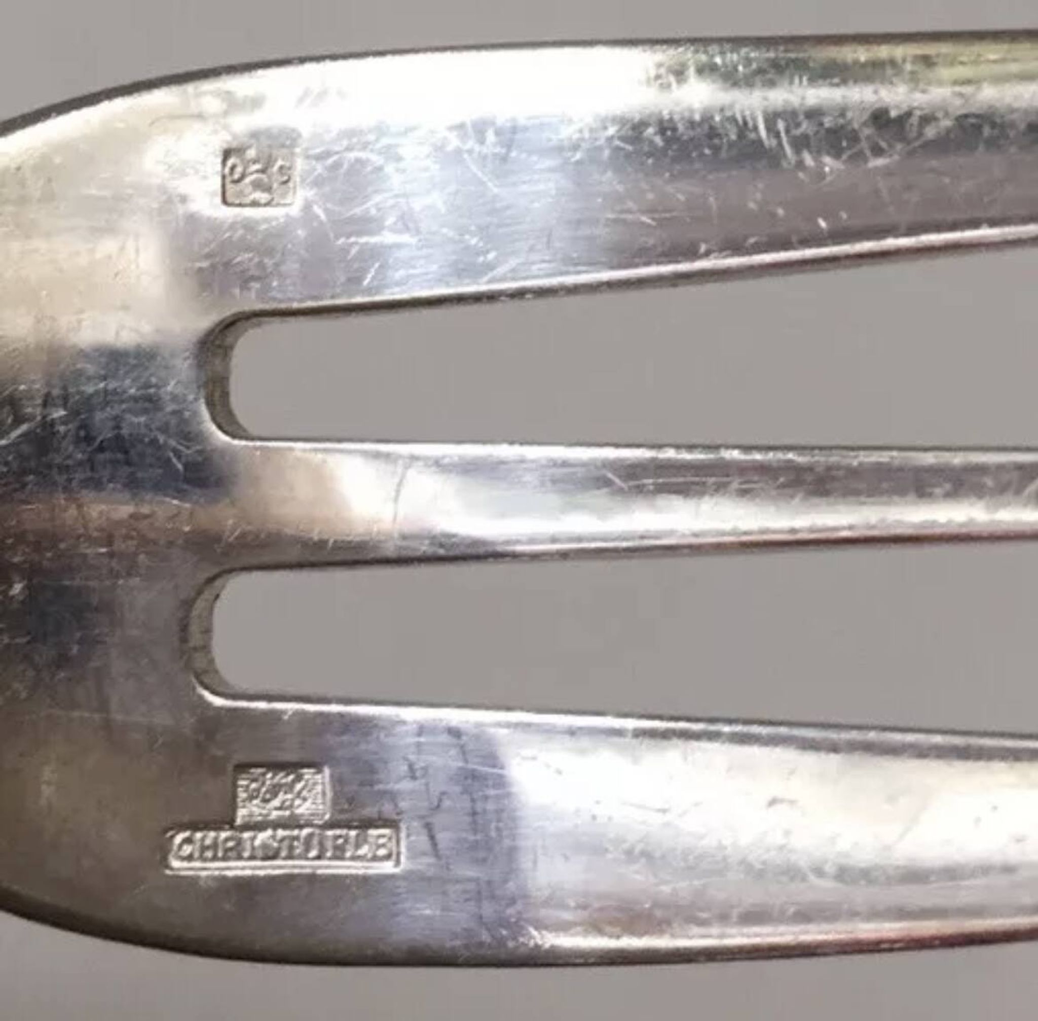 Ensemble de 14 fourchettes à gâteau christofle modèle spartour
