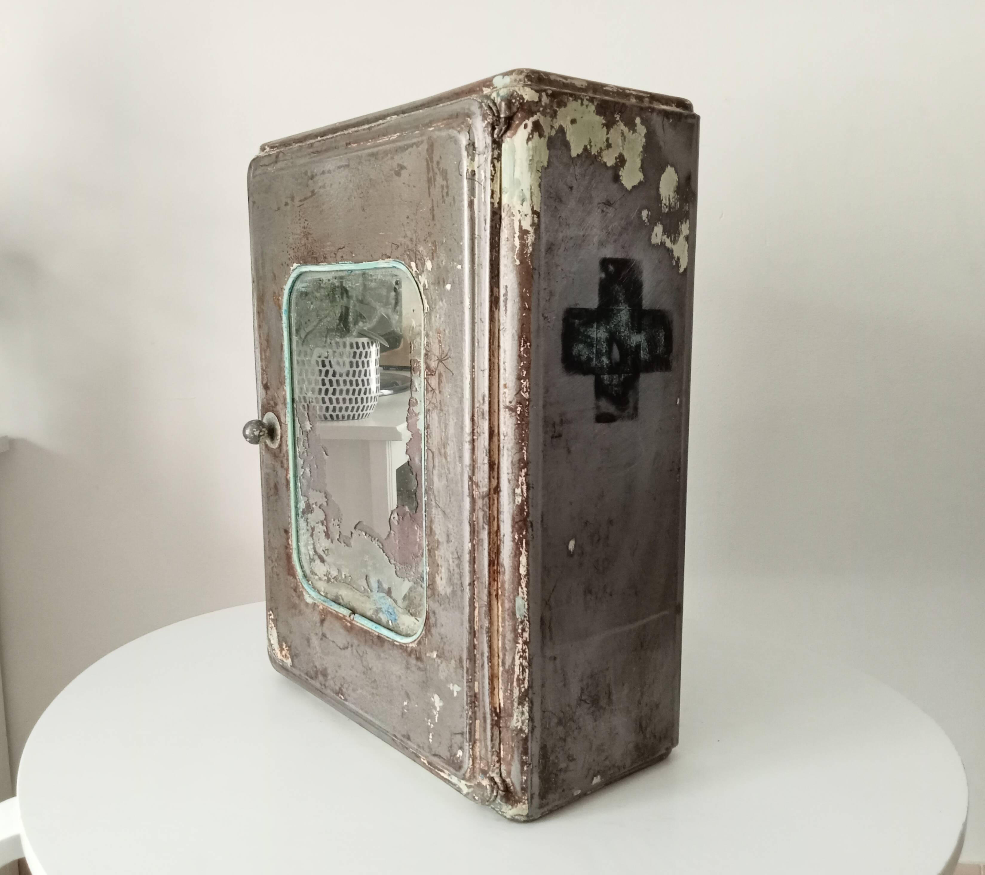 Vintage metal medicine cabinet from the 1950s