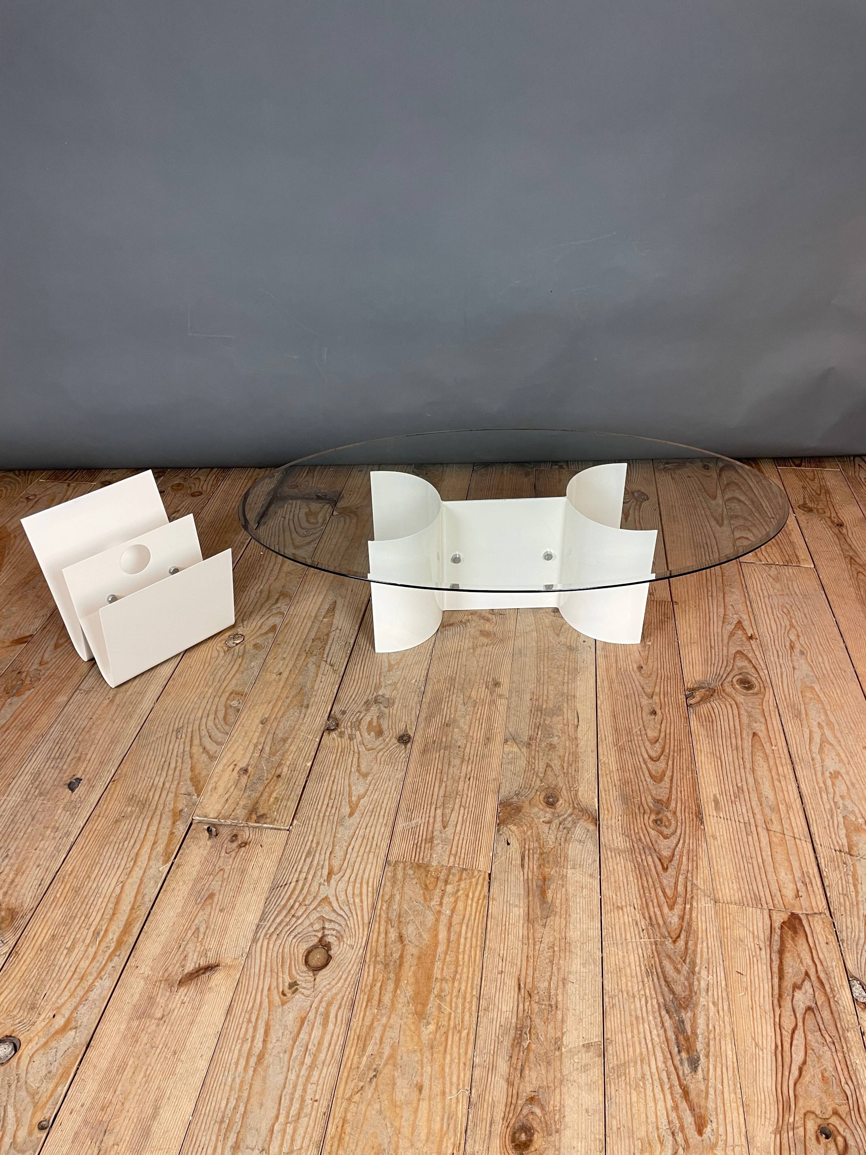 White lacquered metal magazine rack from the 1970s