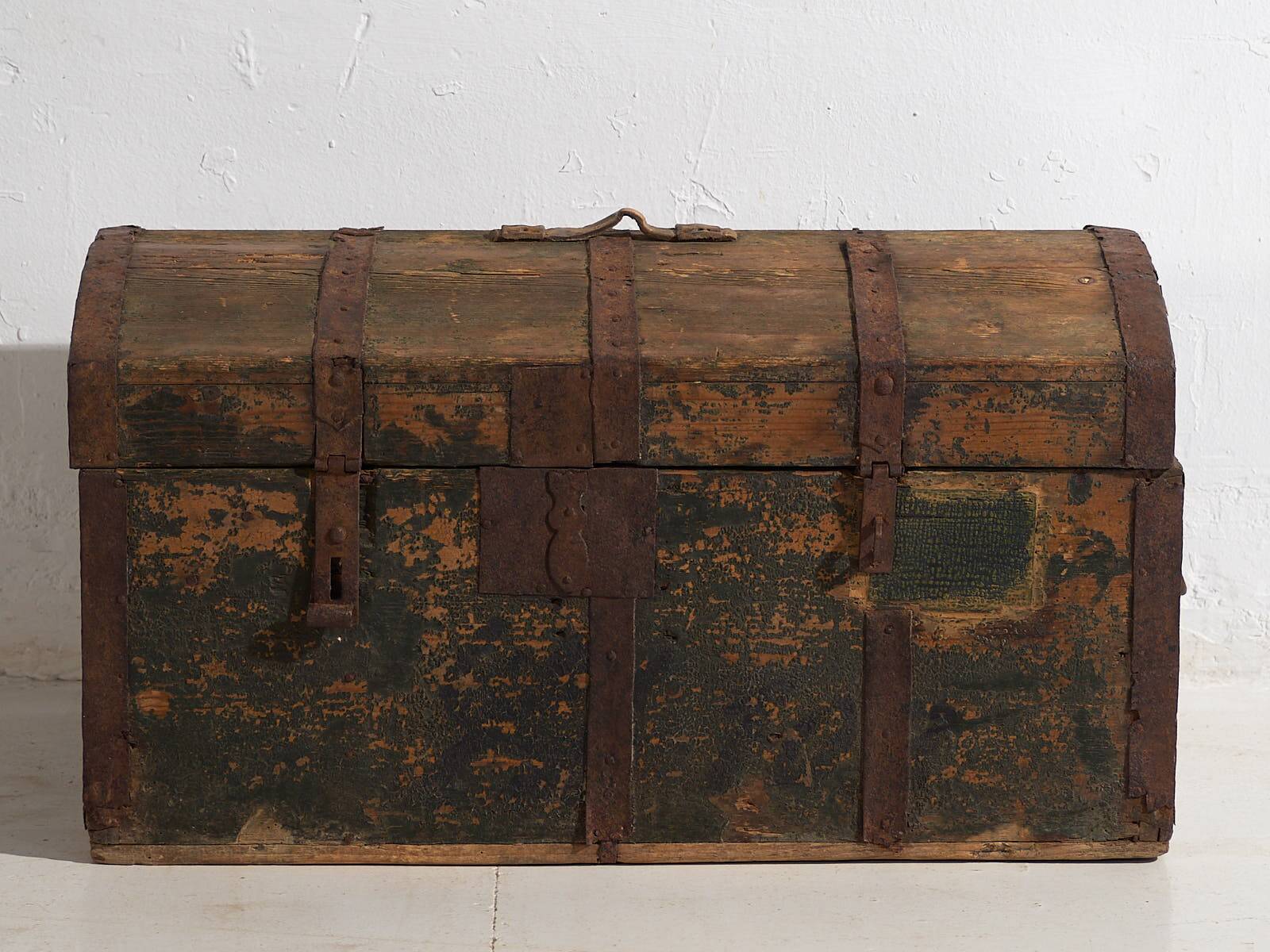 Antique chest with green patina (c.1900)