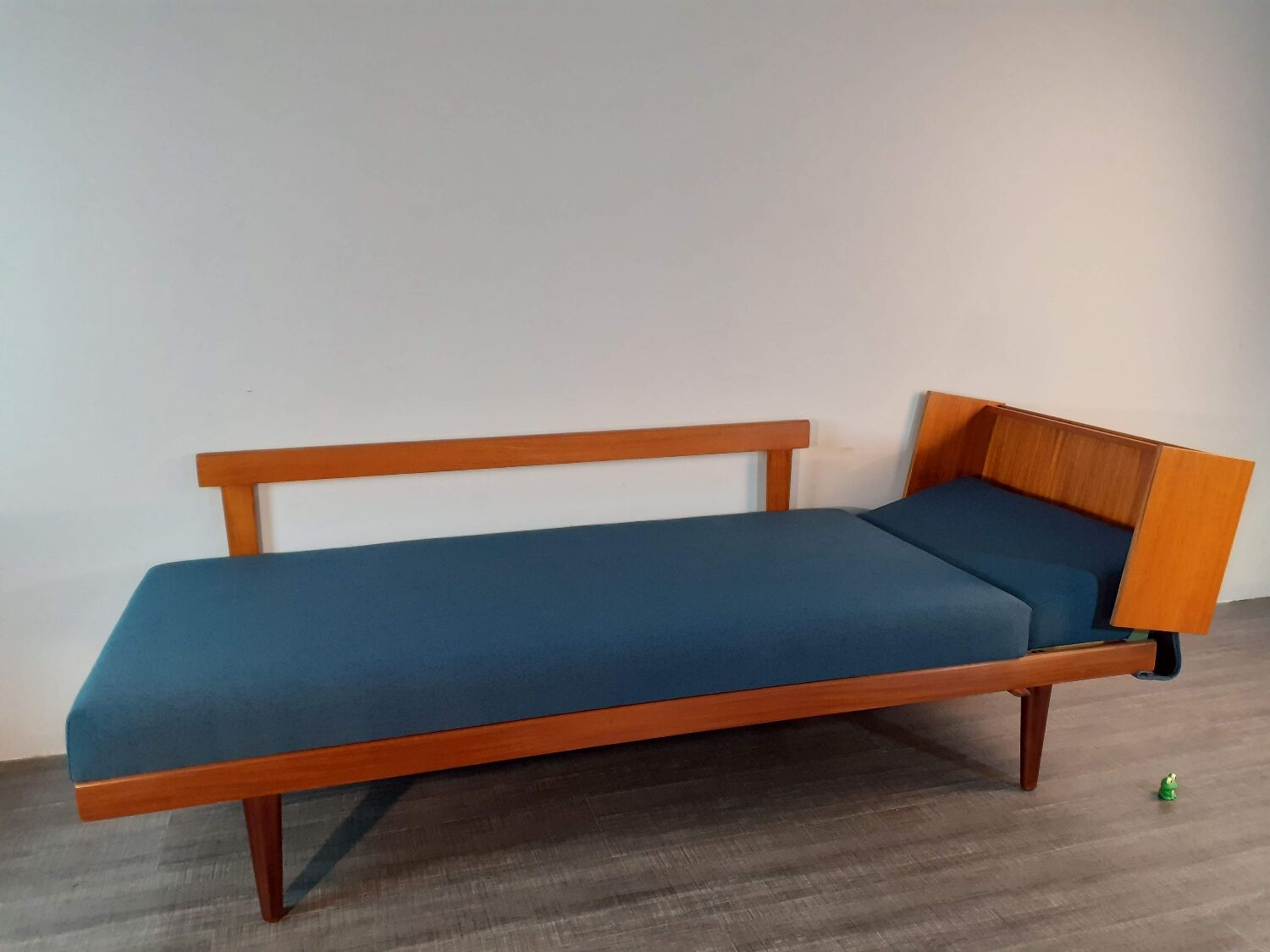 Vintage Norwegian daybed sofa, Restored, 1970s