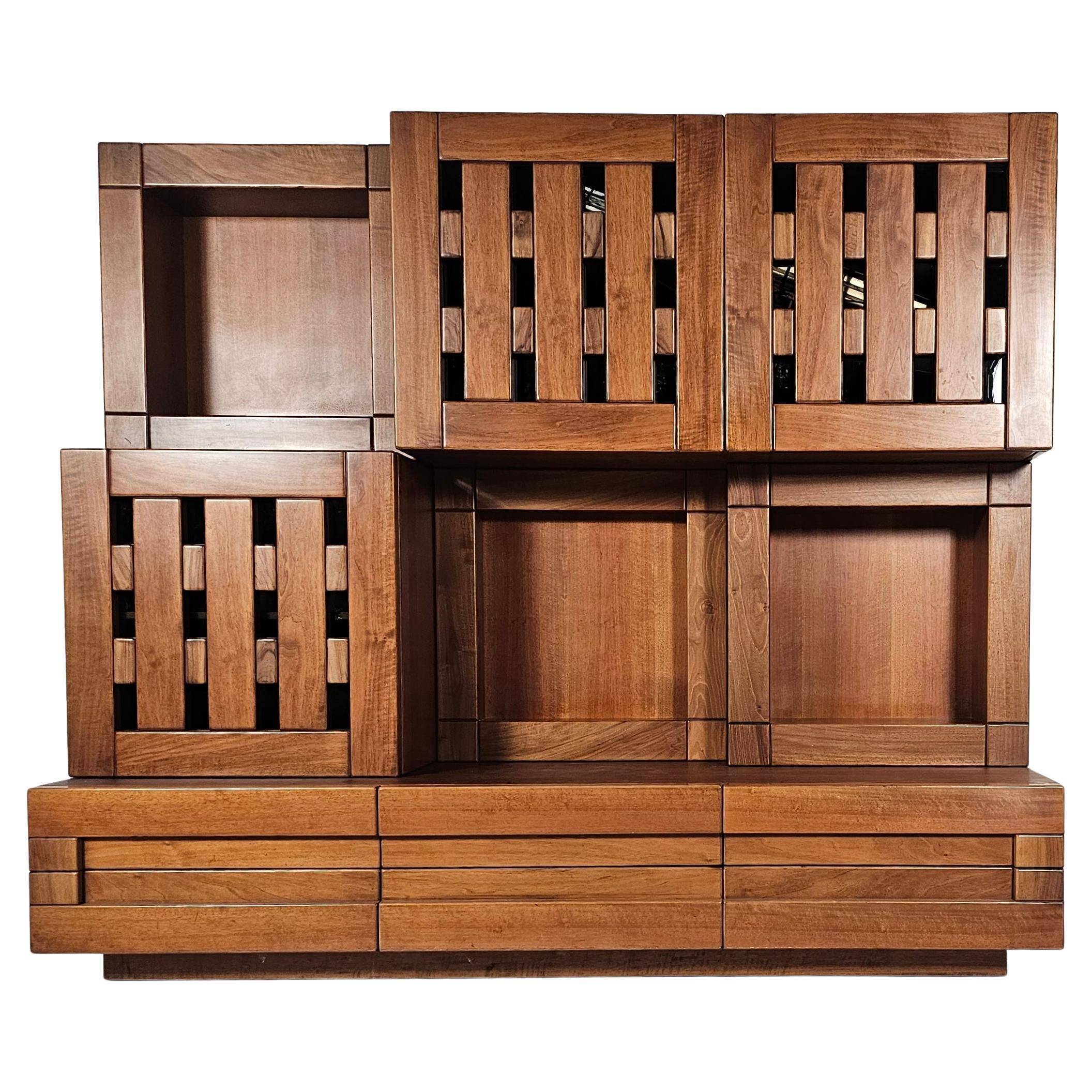 Buffet Plato en bois de noyer massif par Ferdinando Meccani, 1969