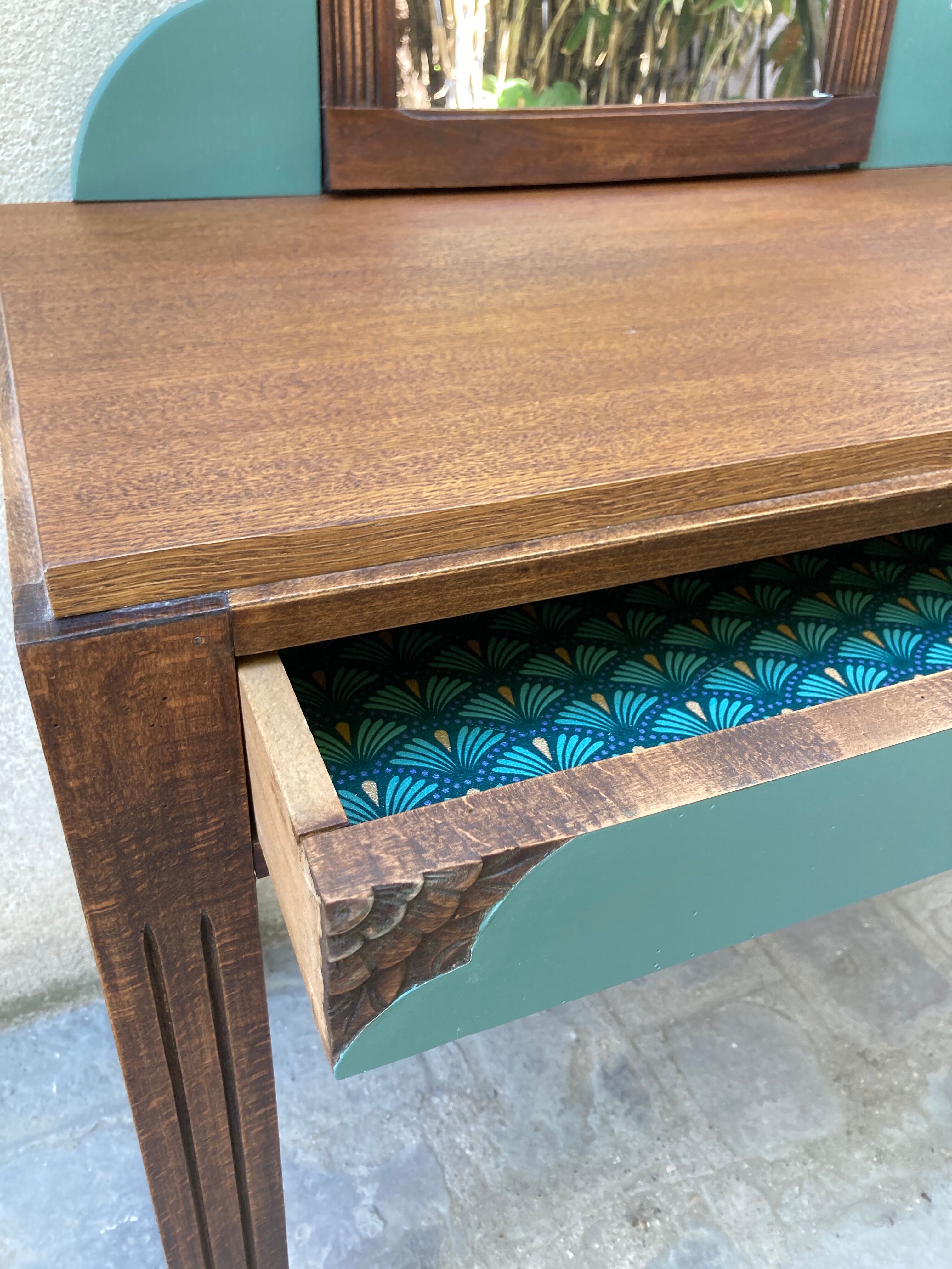 Art Deco hairdresser