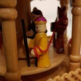 Pyramide carrousel de Noël en bois avec bougies