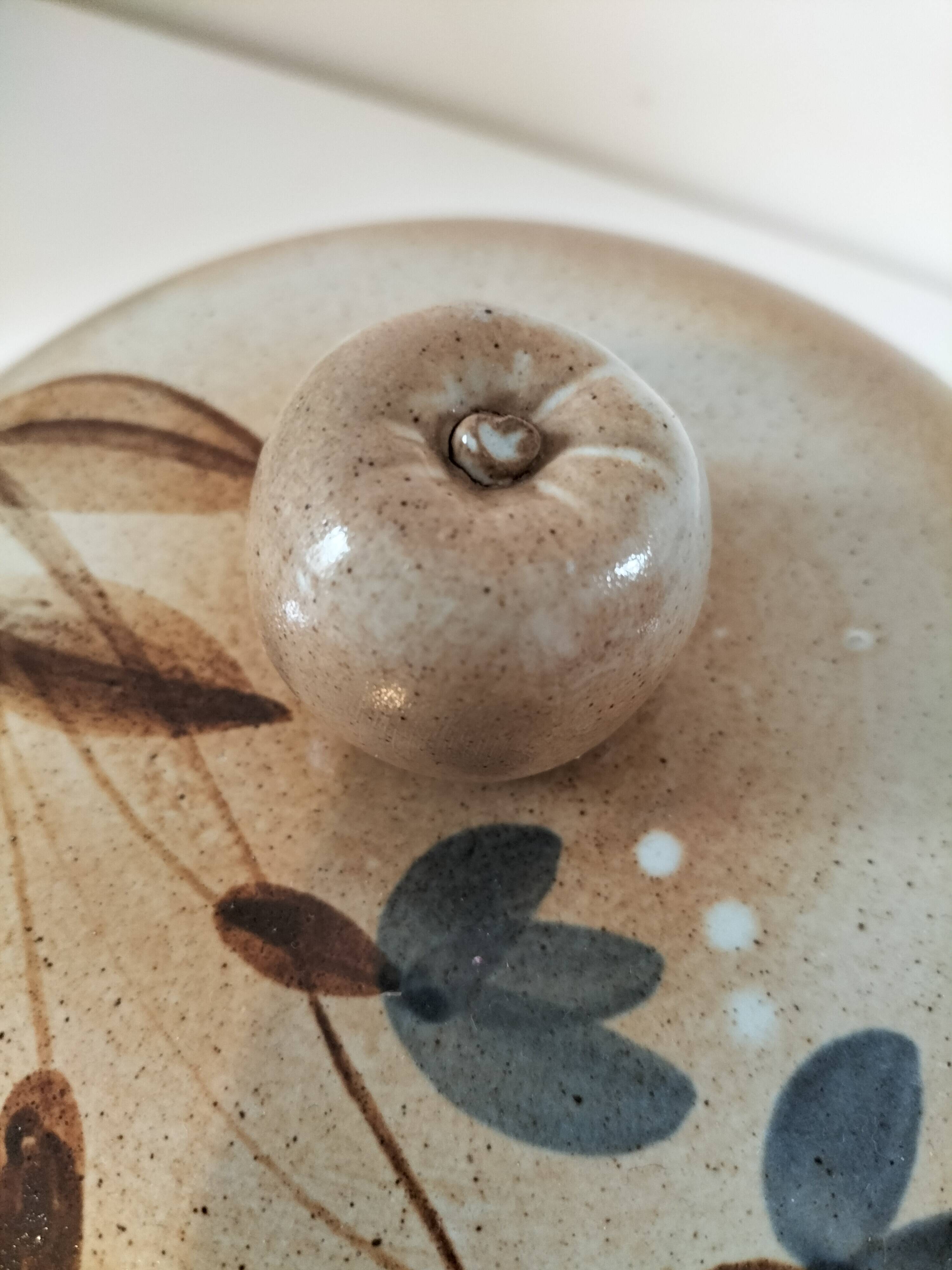 Vintage stoneware soup tureen from the Marais – rustic charm, cottagecore spirit.