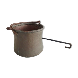 Pot avec poignée et tige du 19ème siècle