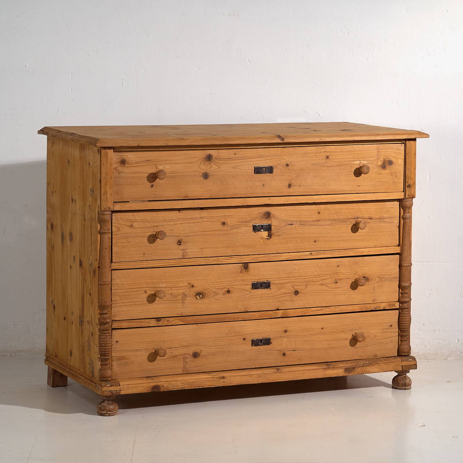Antique French Provençal chest of drawers (c.1920)