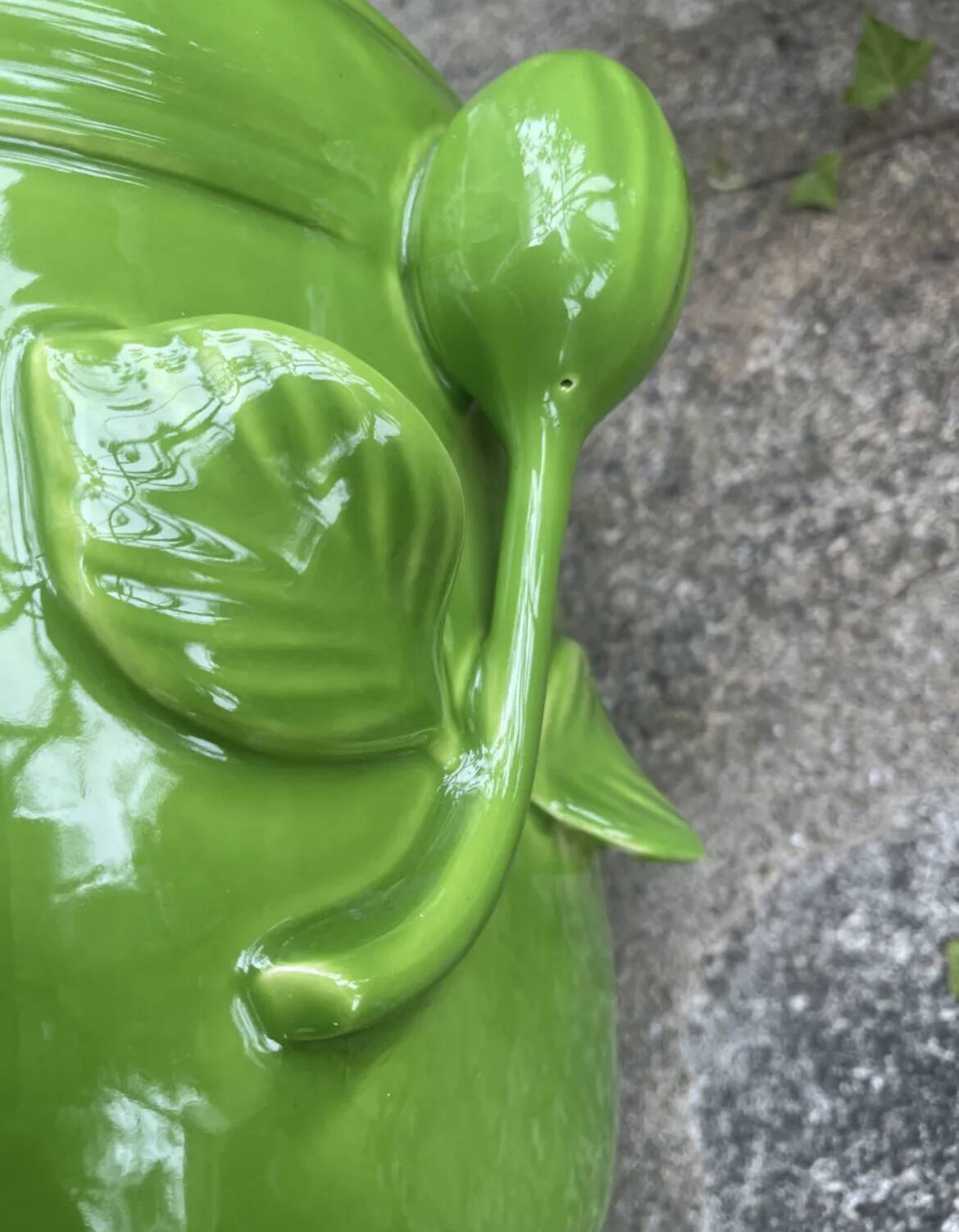 Glazed green cache-pot