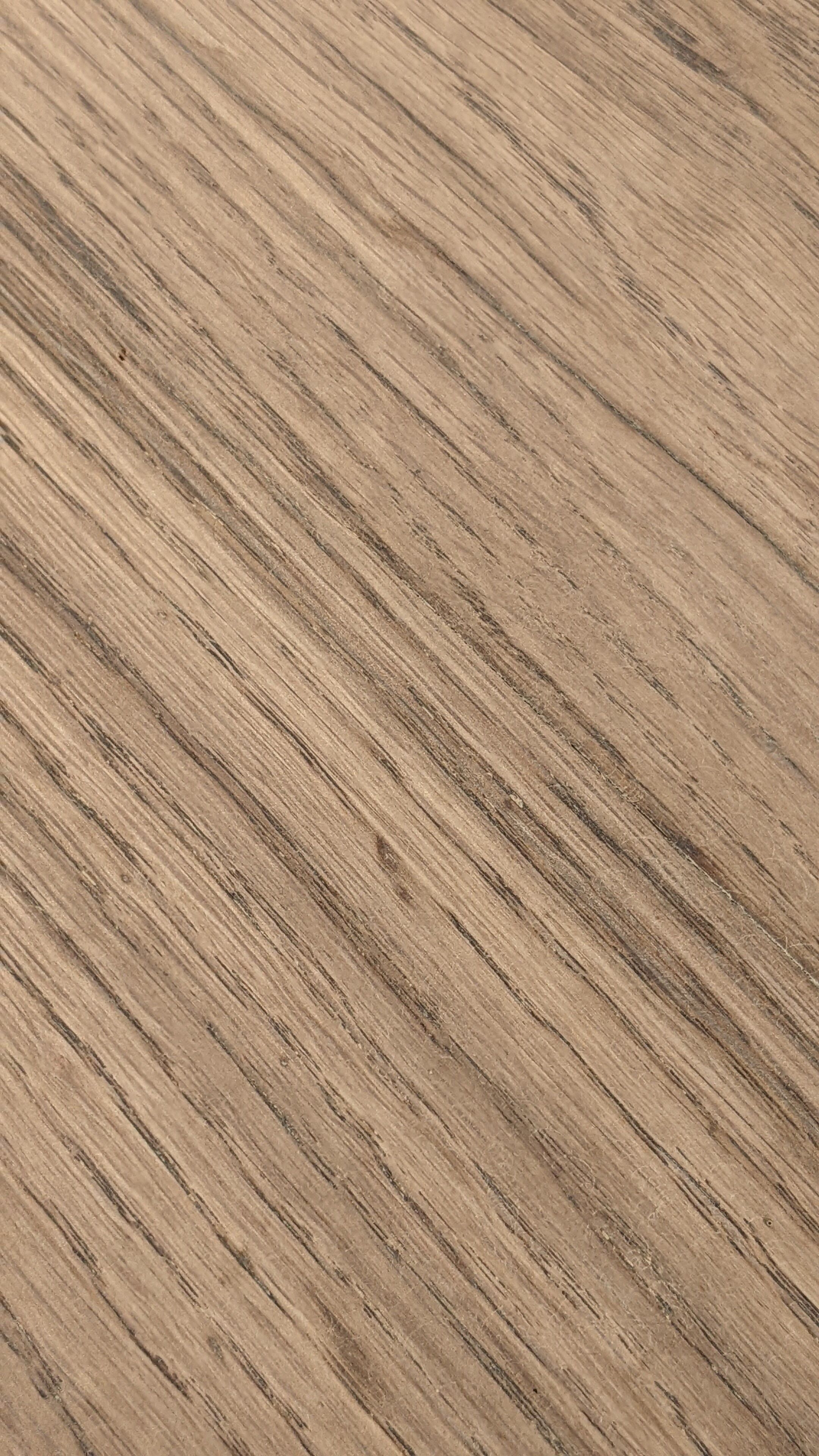 Old table in solid chene