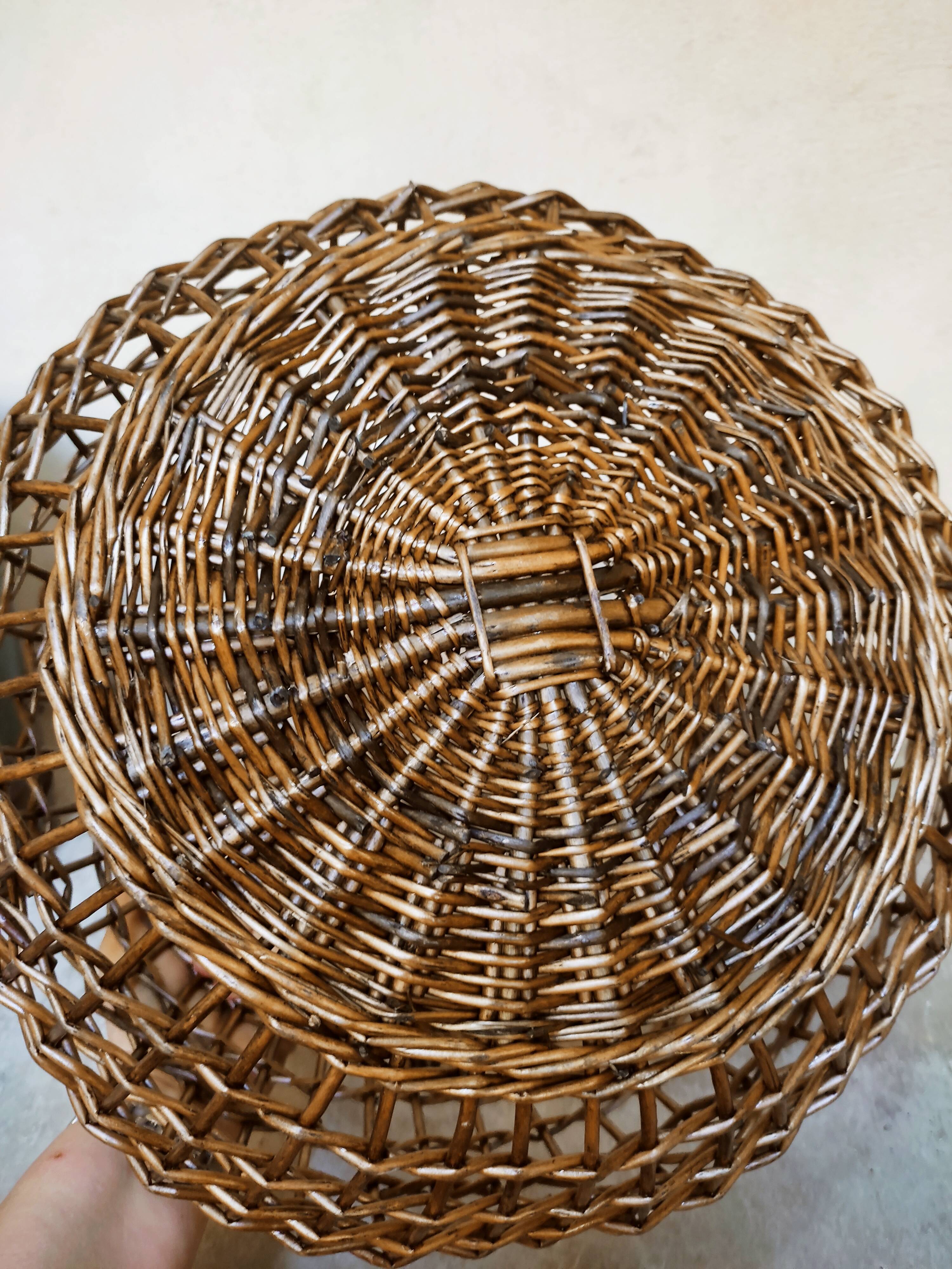 Openwork basket in willow rush