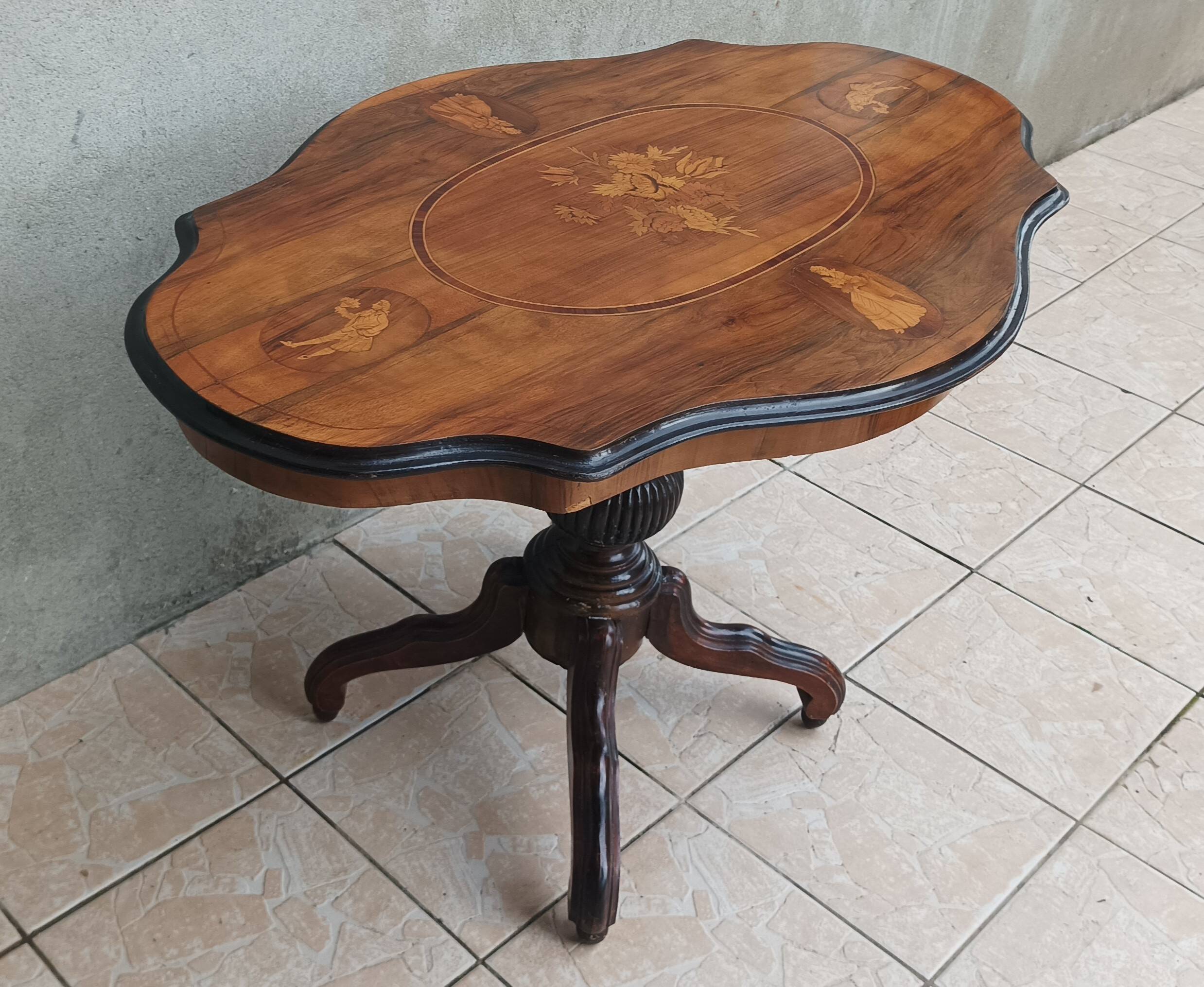 Table violon Napoléon III en ronce de noyer