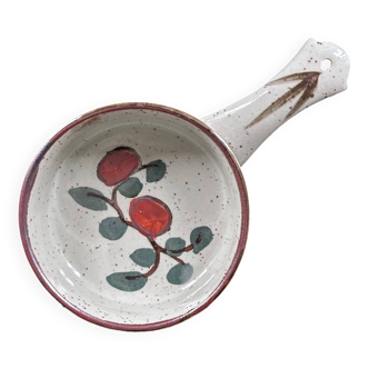 Frying pan with red fruit decoration
