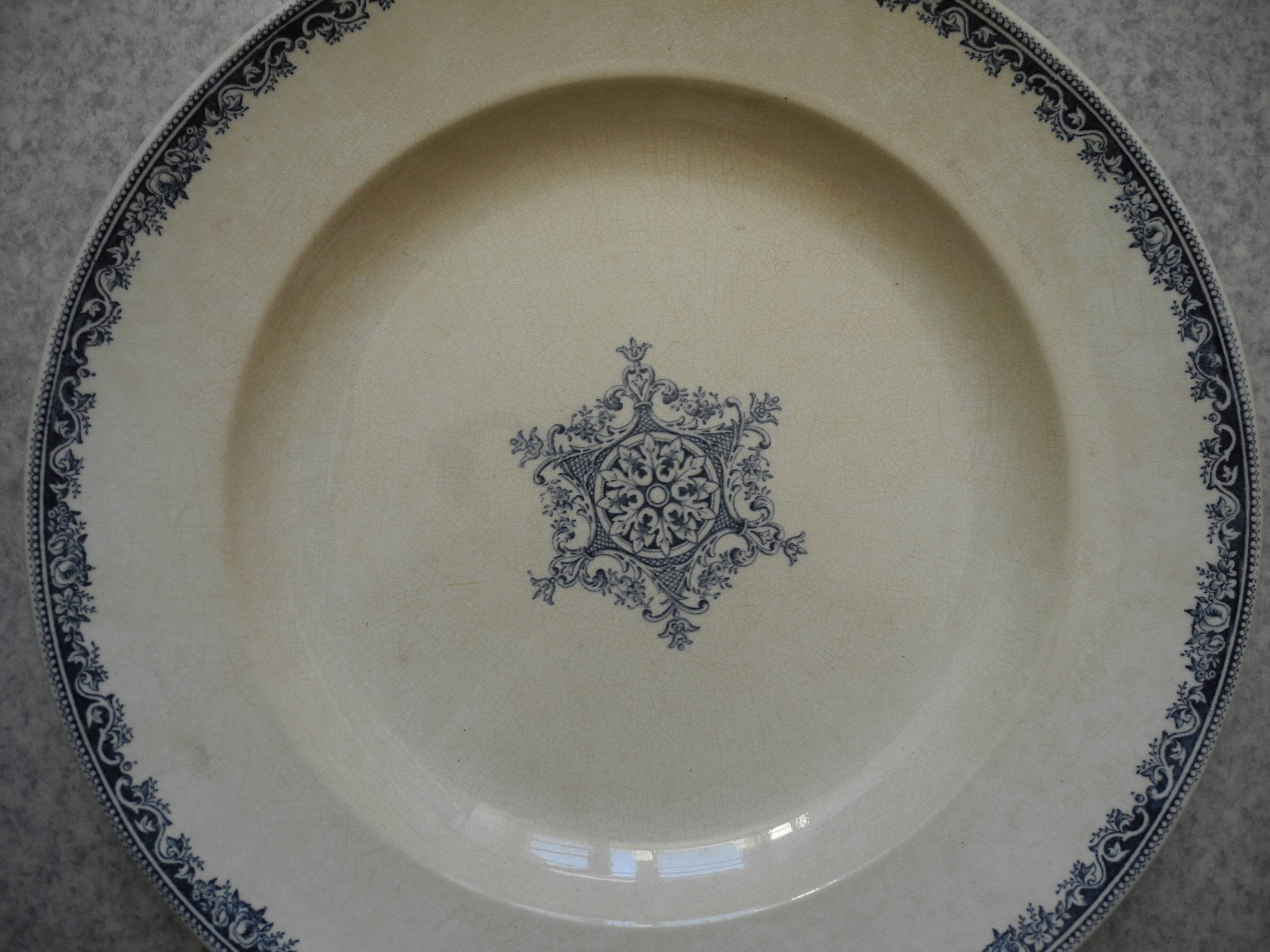 large old dish Vieillard Bordeaux Guirlande antique French dish 19th