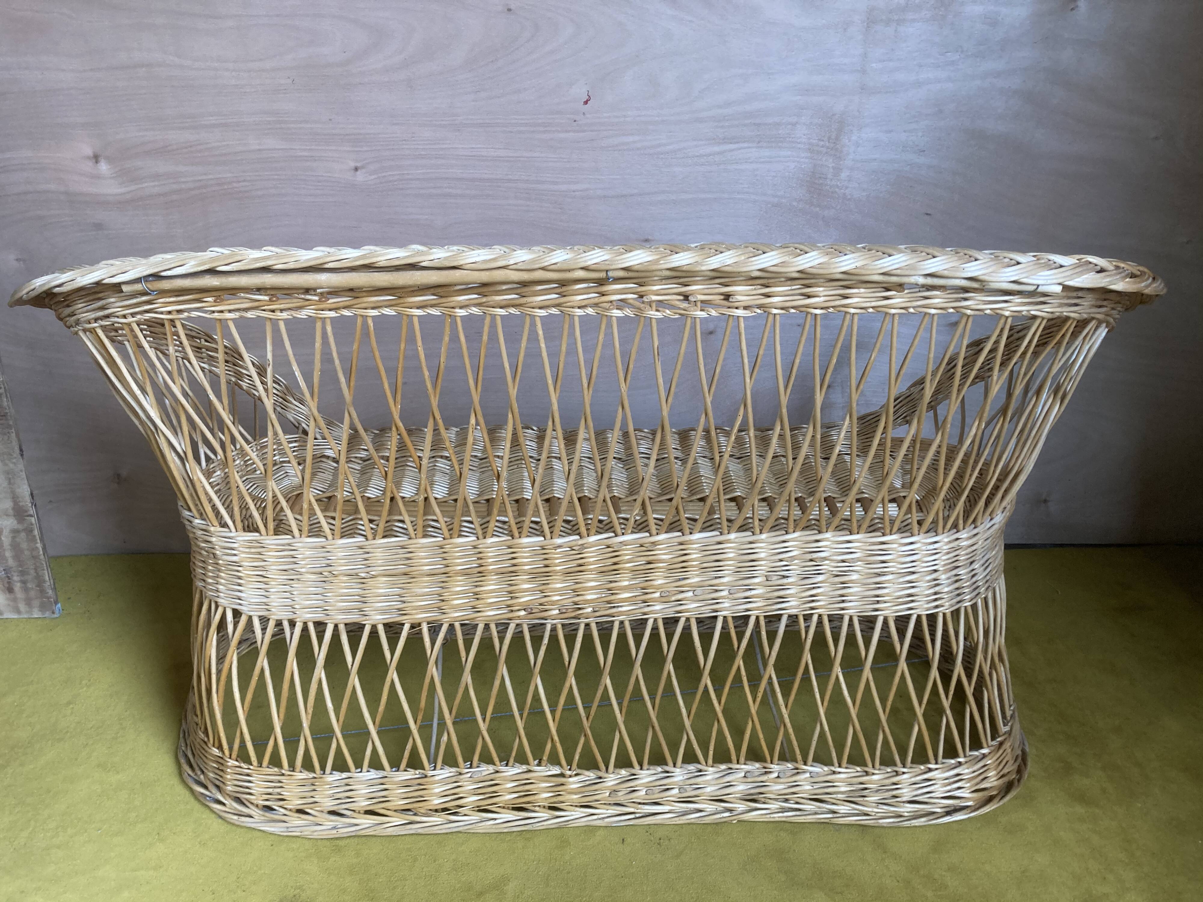 Banquette rotin année 70