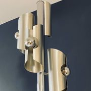 Lampe design en métal avec quatre ampoules argentées
