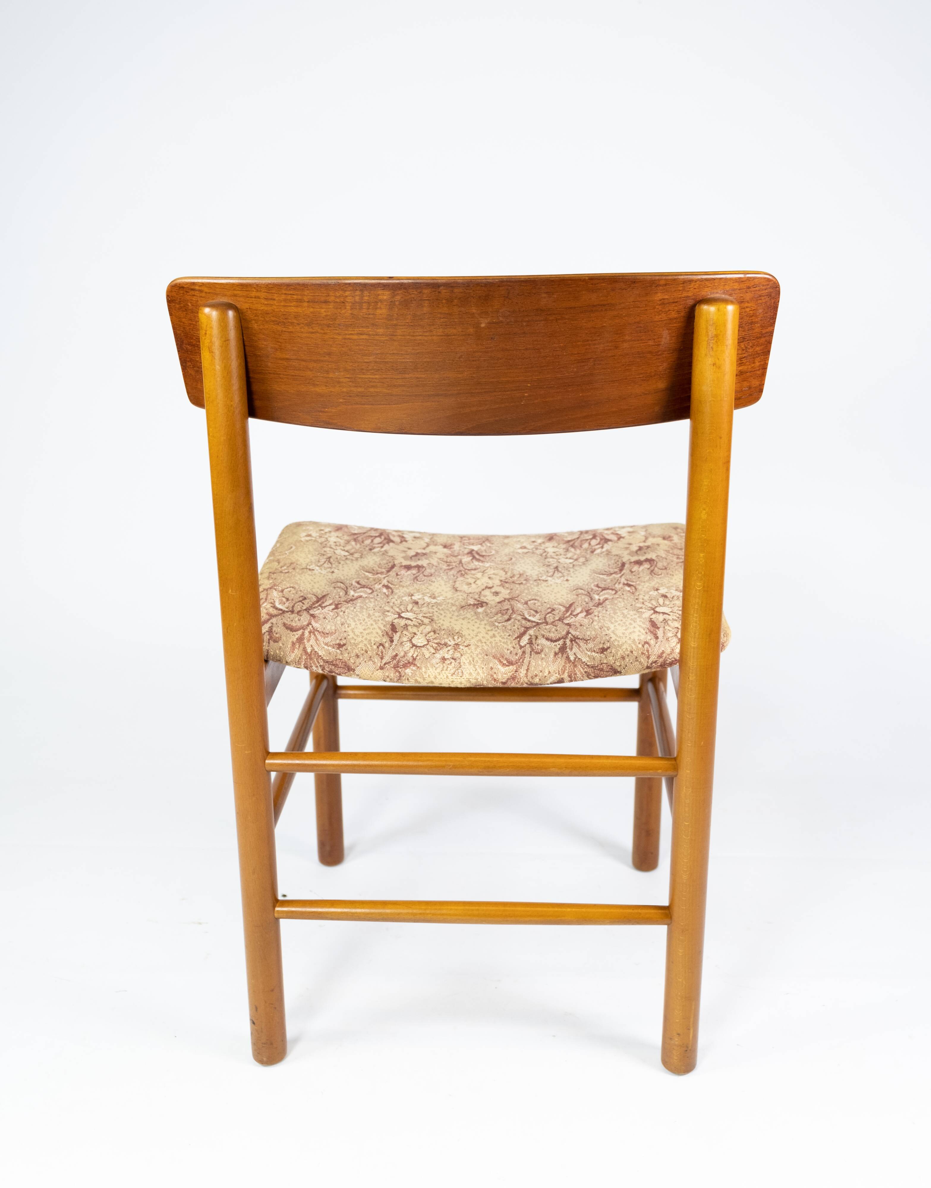Set of six dining room chairs of danish design from the 1960s.