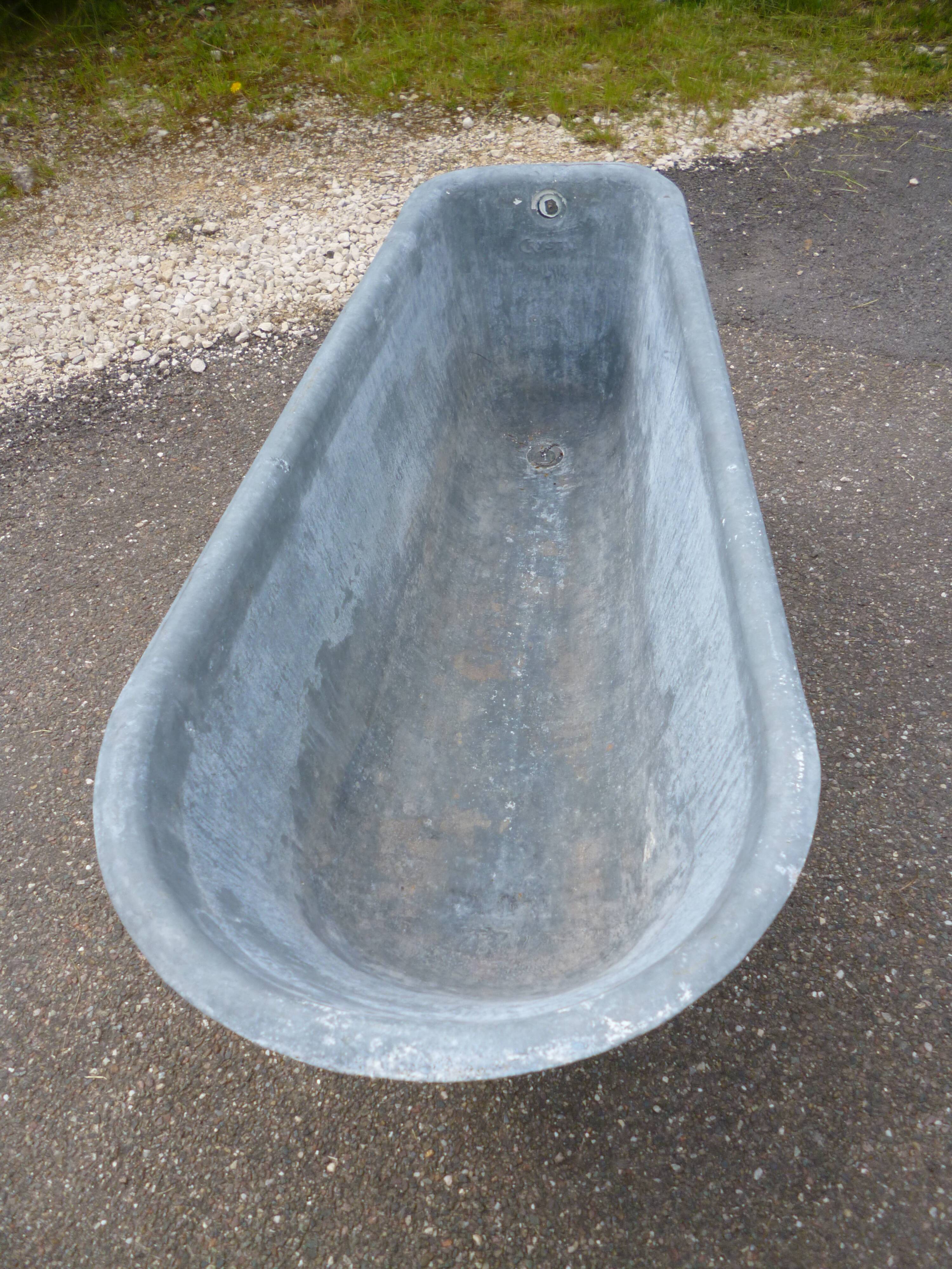 Zinc bathtub