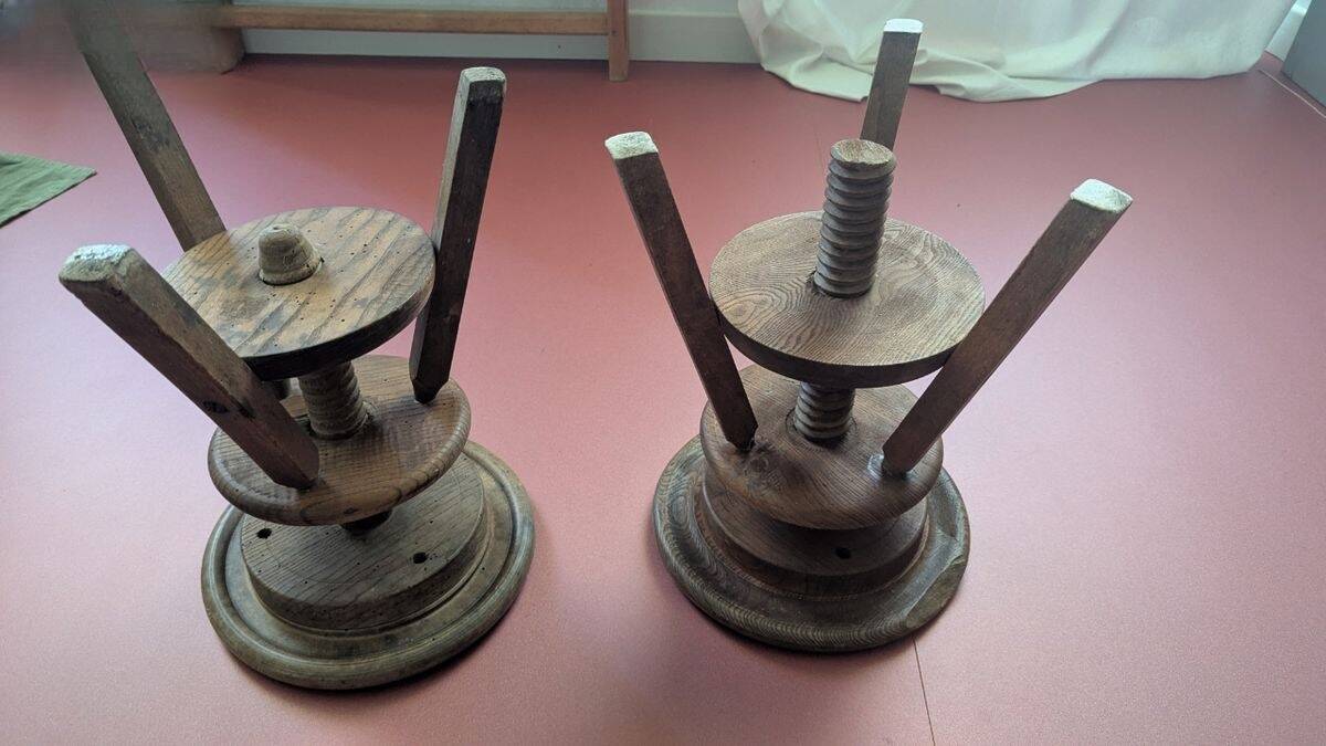 Set of 2 wooden stools