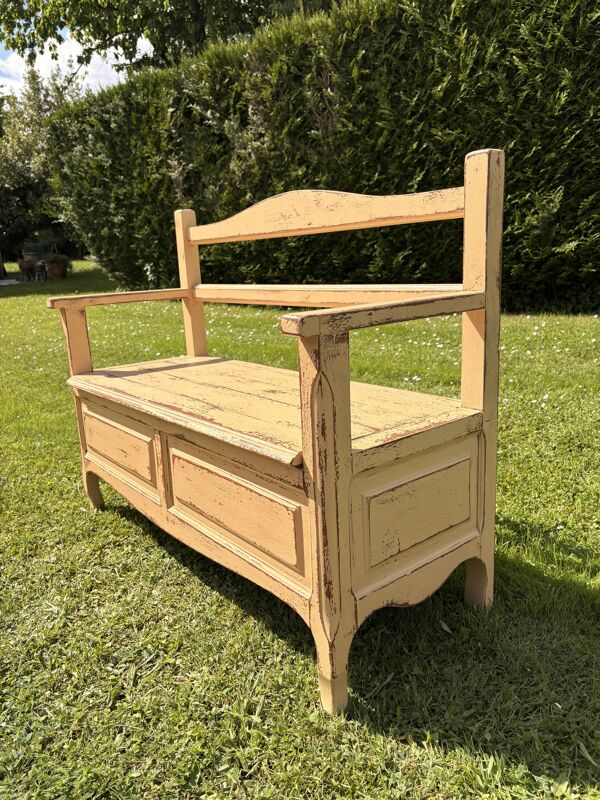 Banc coffre en bois ancien