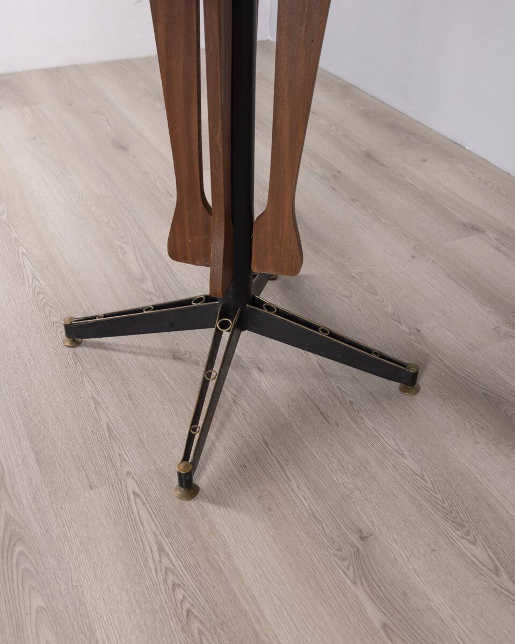 Vintage wooden round table from 1960s designed by Carlo Ratti for Lissoni