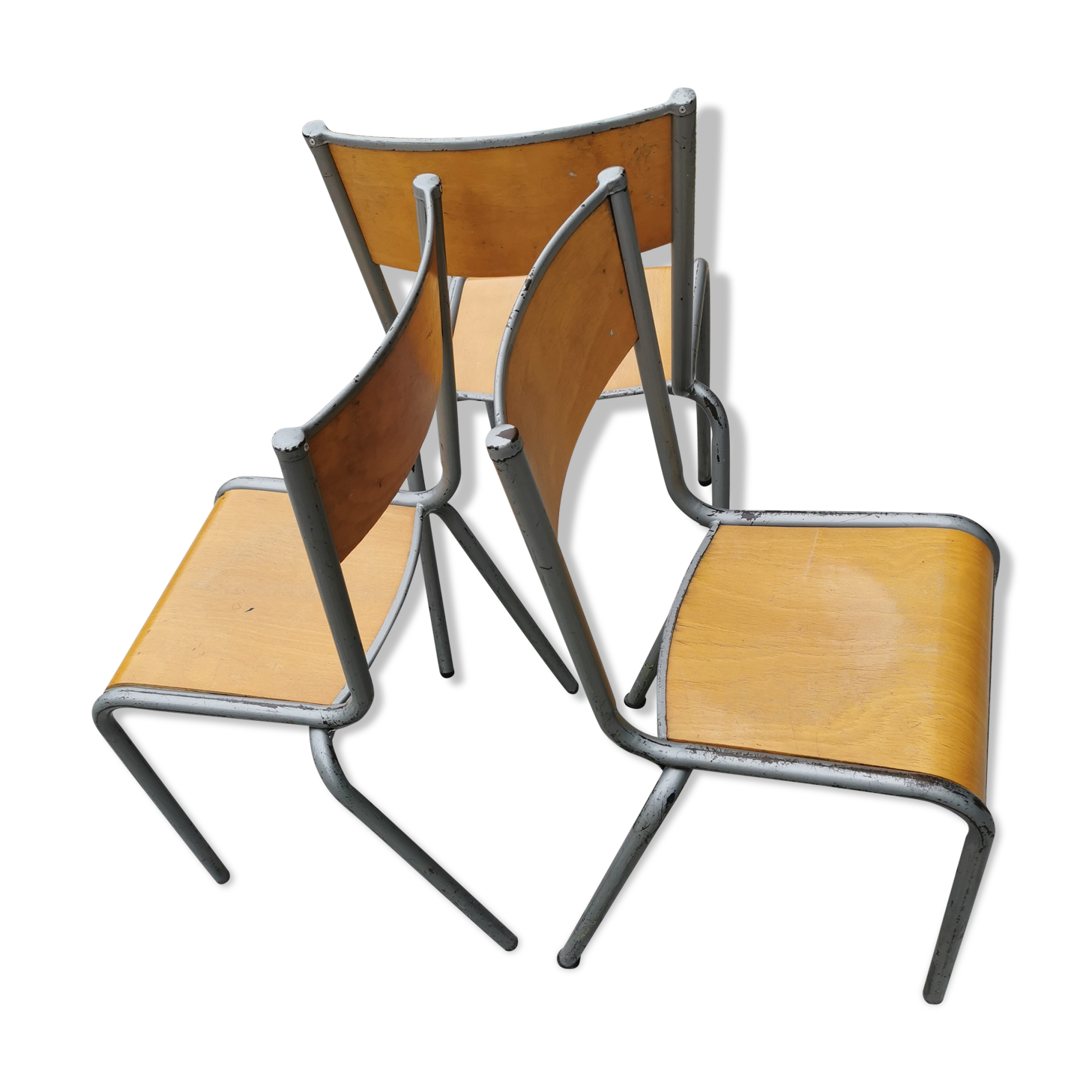 Lot de trois chaises d'école vintage