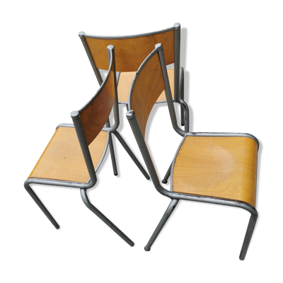 Lot de trois chaises d'école vintage