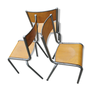 Lot de trois chaises d'école vintage