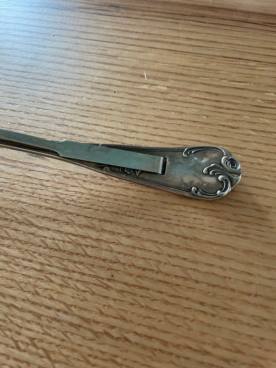Cuillère à sauce à piston en métal