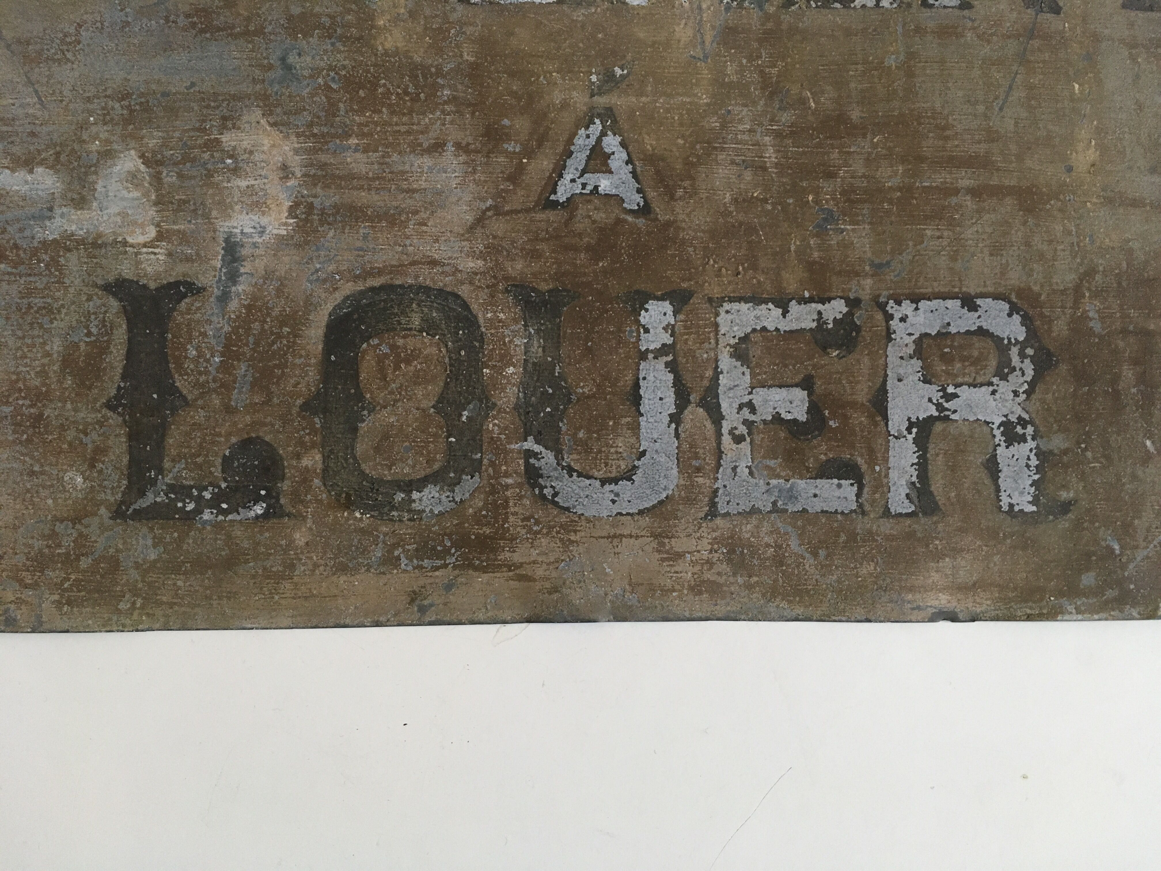Plaque teaches A Rent in zinc 20s