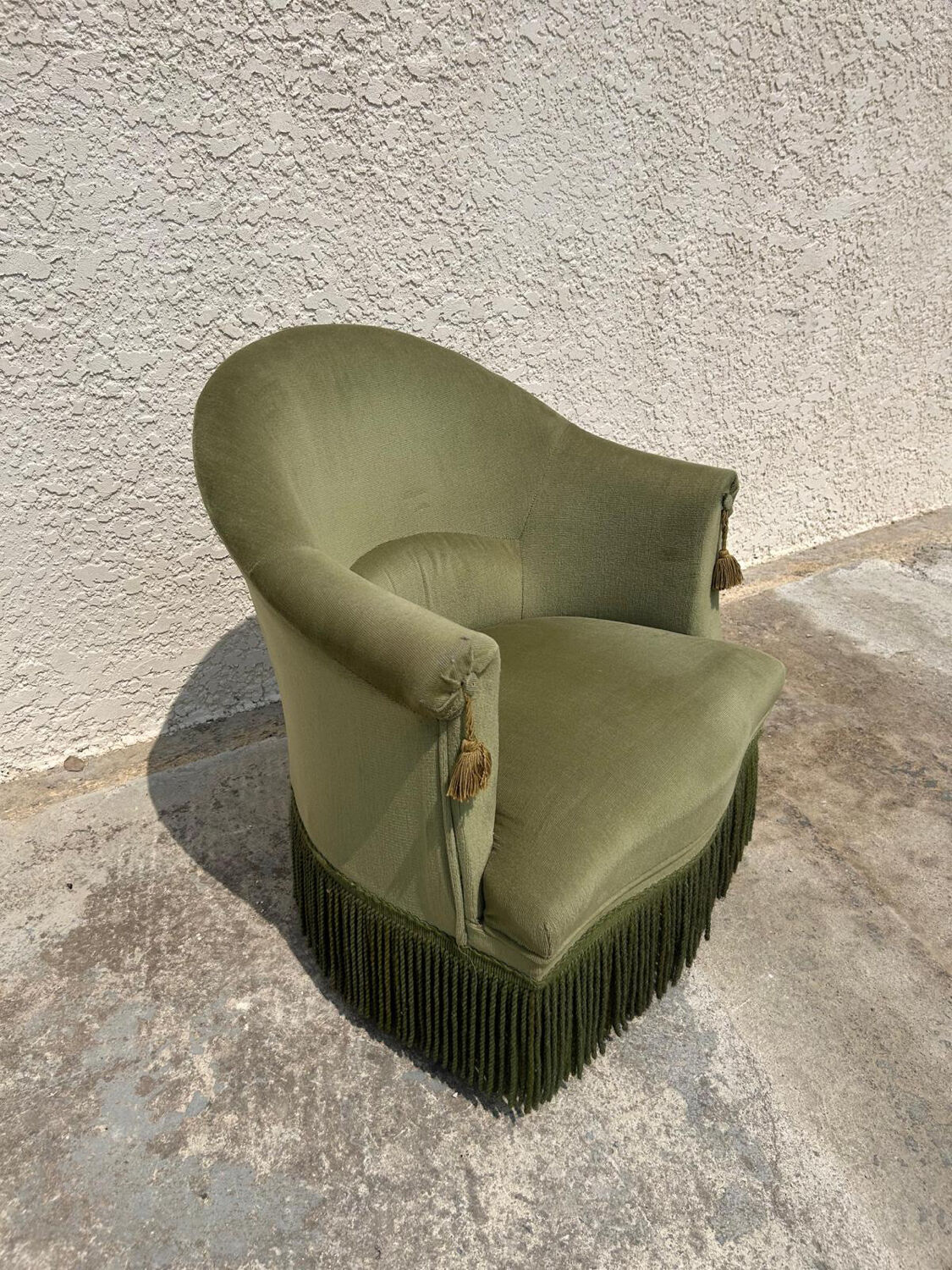 Paire de fauteuils crapaud vert vintage