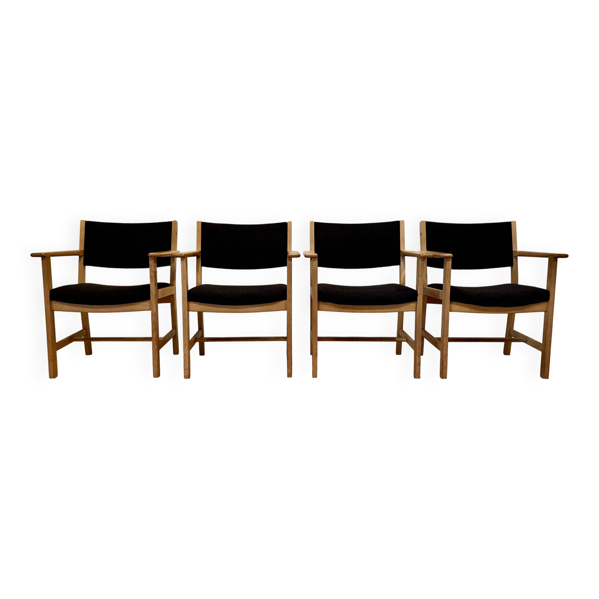 Set of 4 armchairs stamped Hans Wegner "Scandinavian design" 1960.