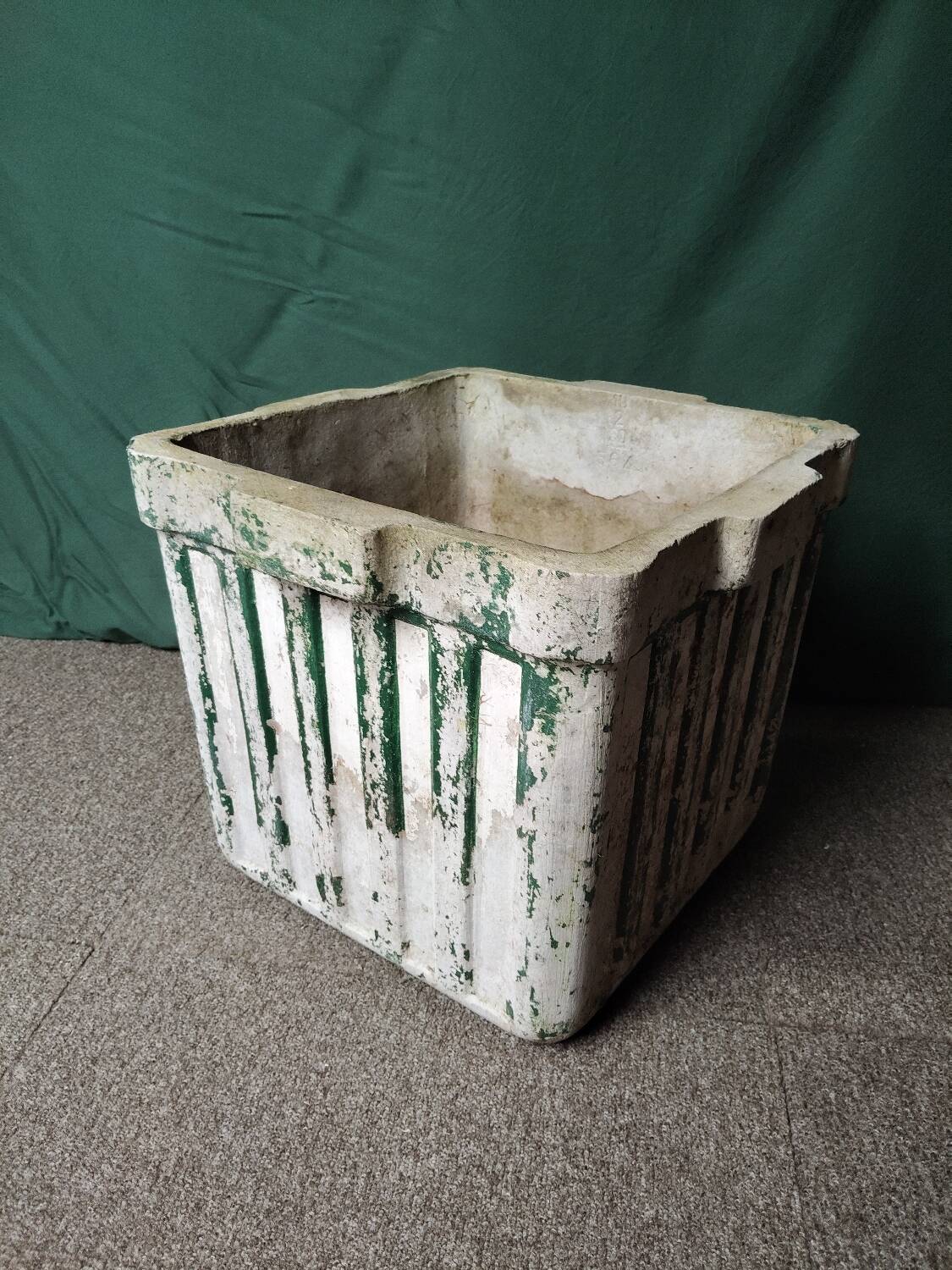 Vintage fibreglass planter – modernist design – Willy Guhl style