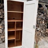 Small antique bonnetière