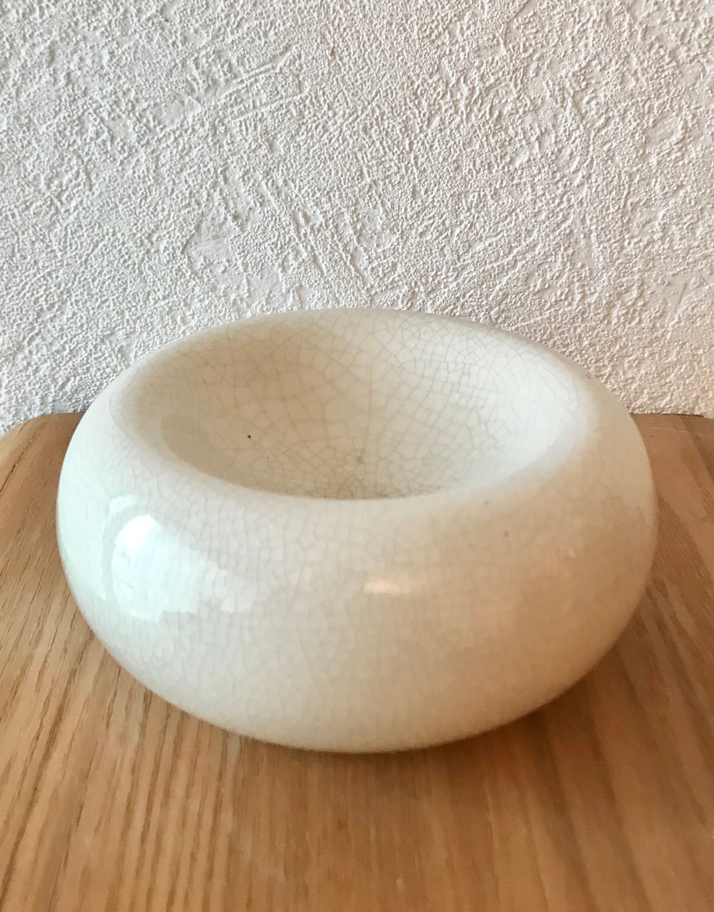 Empty pocket in cracked earthenware François Châtain