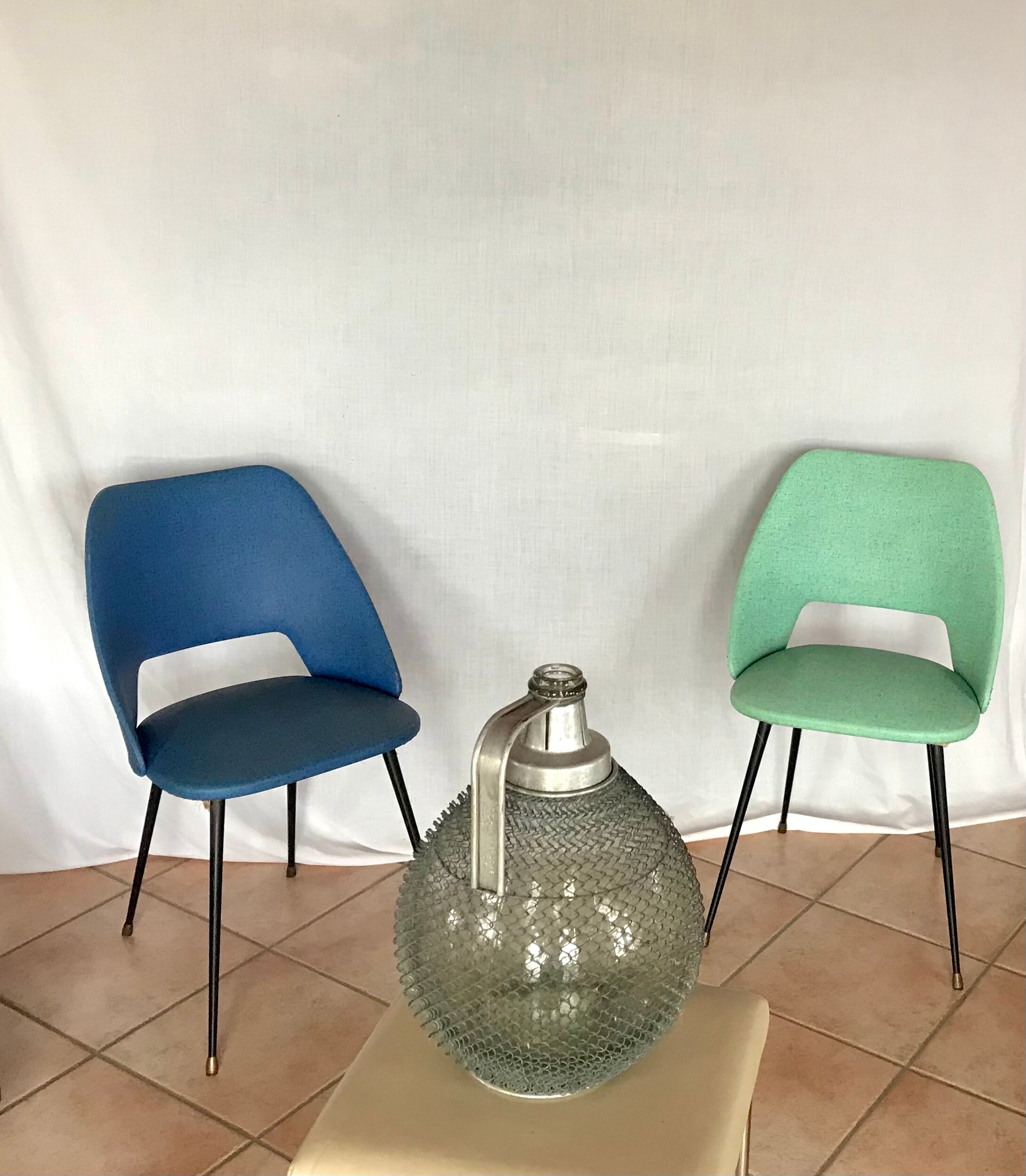 3 chaises tonneau années 50/60 skaï