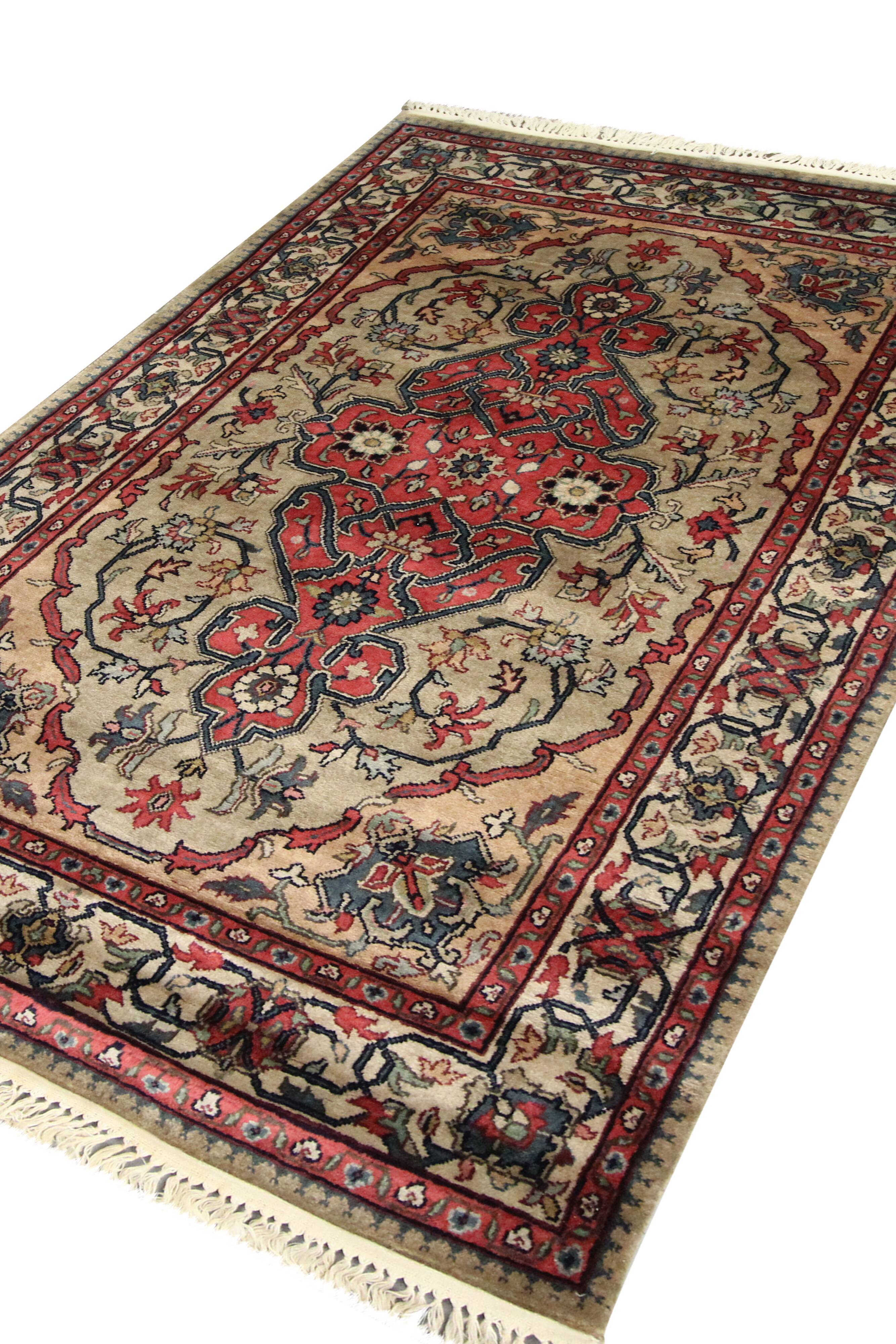 Bold Traditional Indian Area Rug Handmade Oriental Wool Carpet 123x193cm