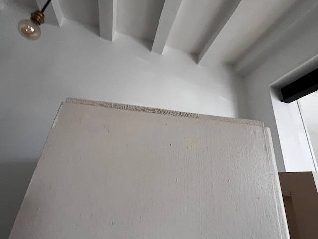 White 2-door bonnet cabinet