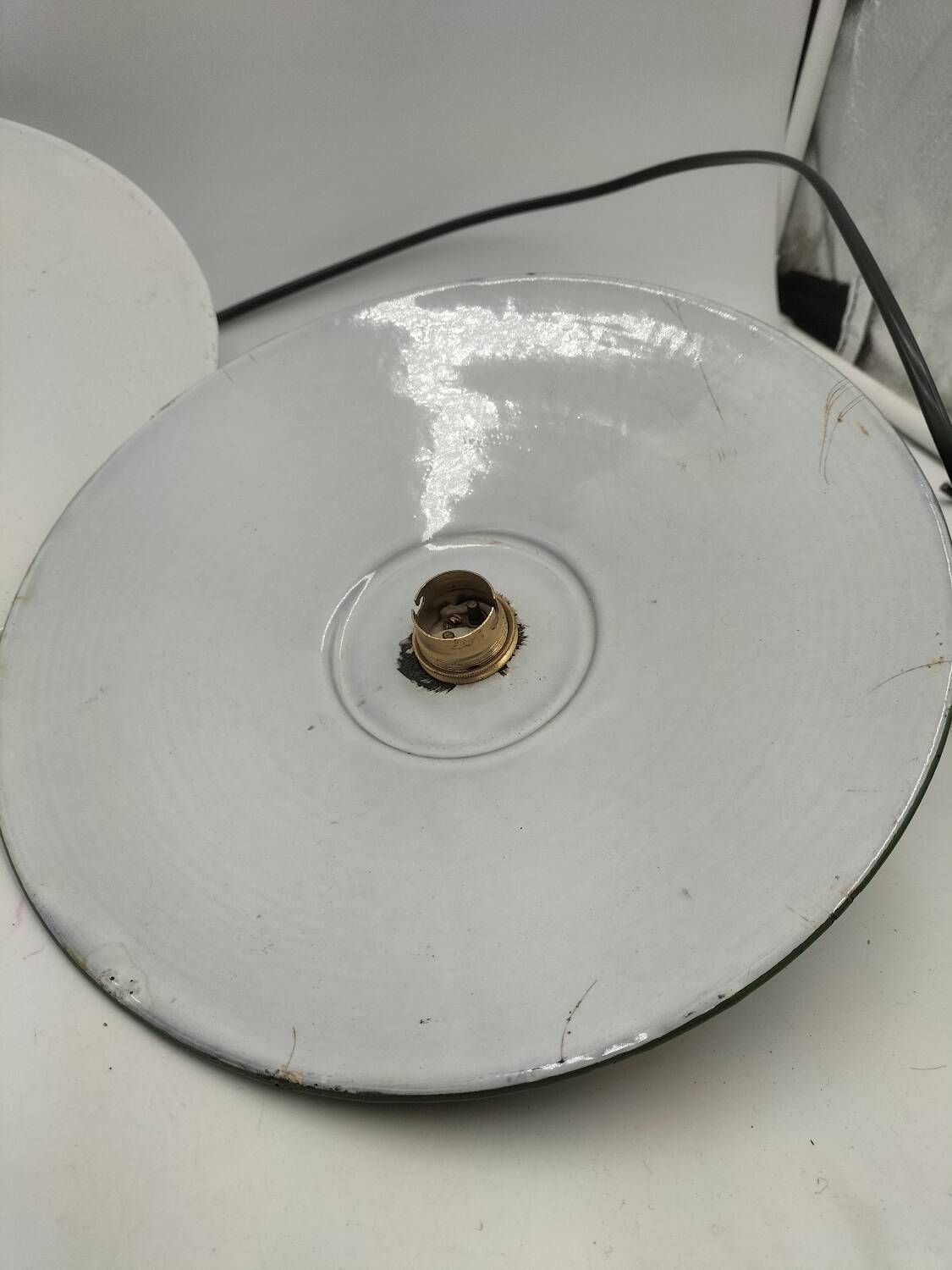 Enamelled sheet metal suspensions