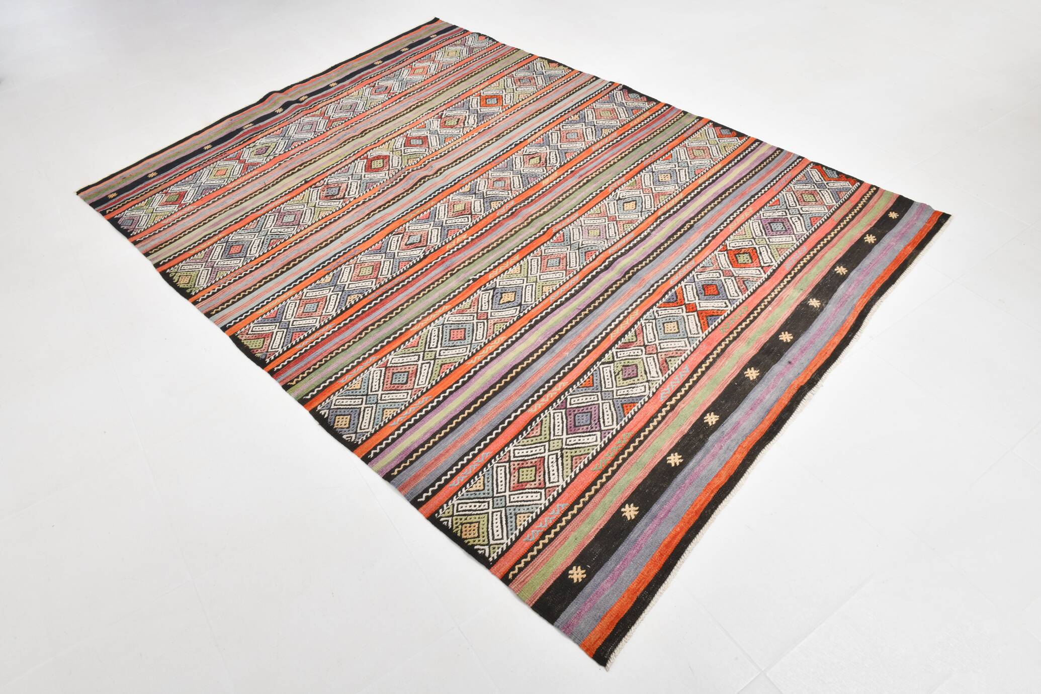 Traditional Oriental Carpet, Turkish Kilim Rug, 174x236 Cm
