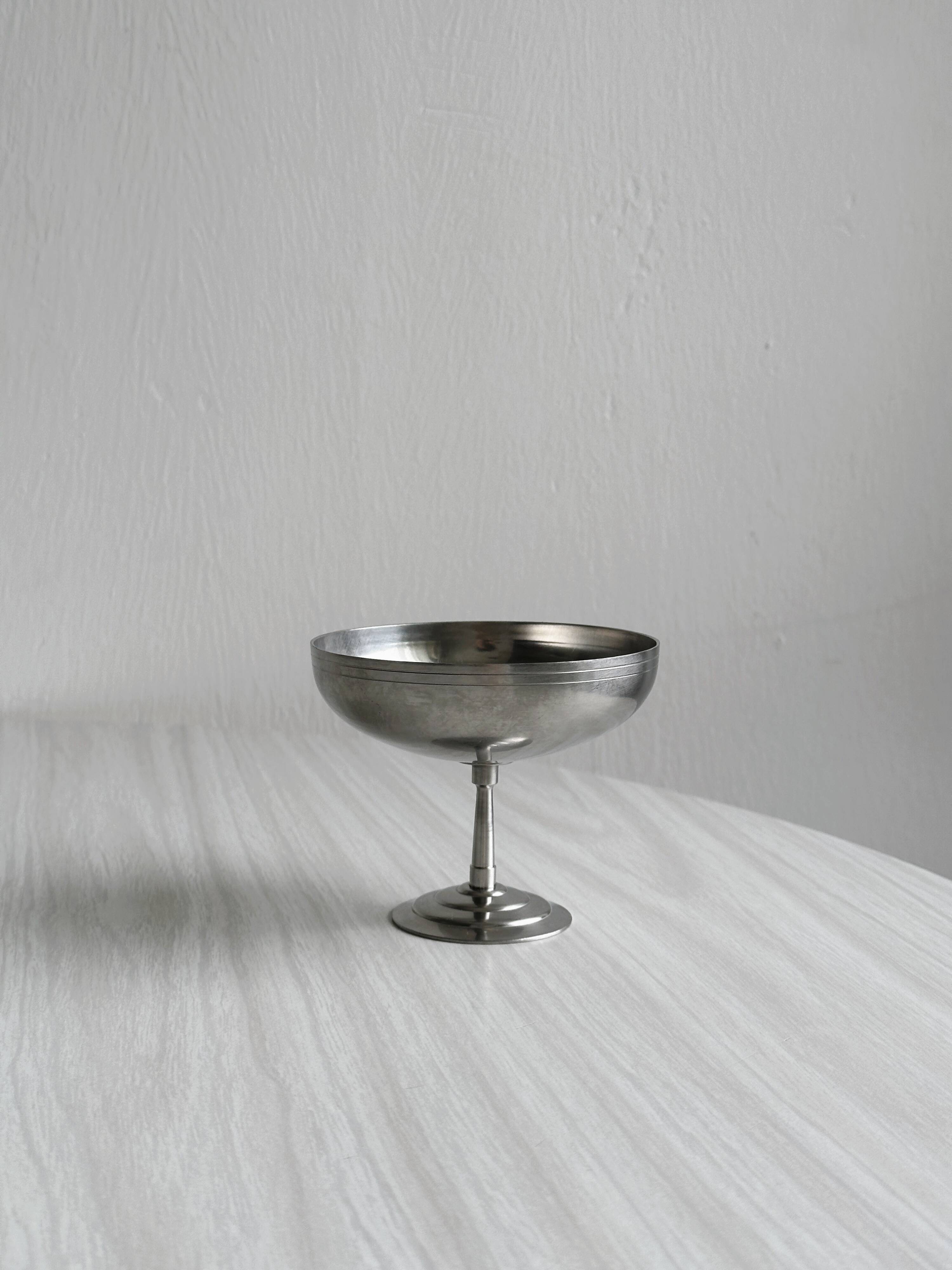 8 large stainless steel footed bowls Letang Remy
