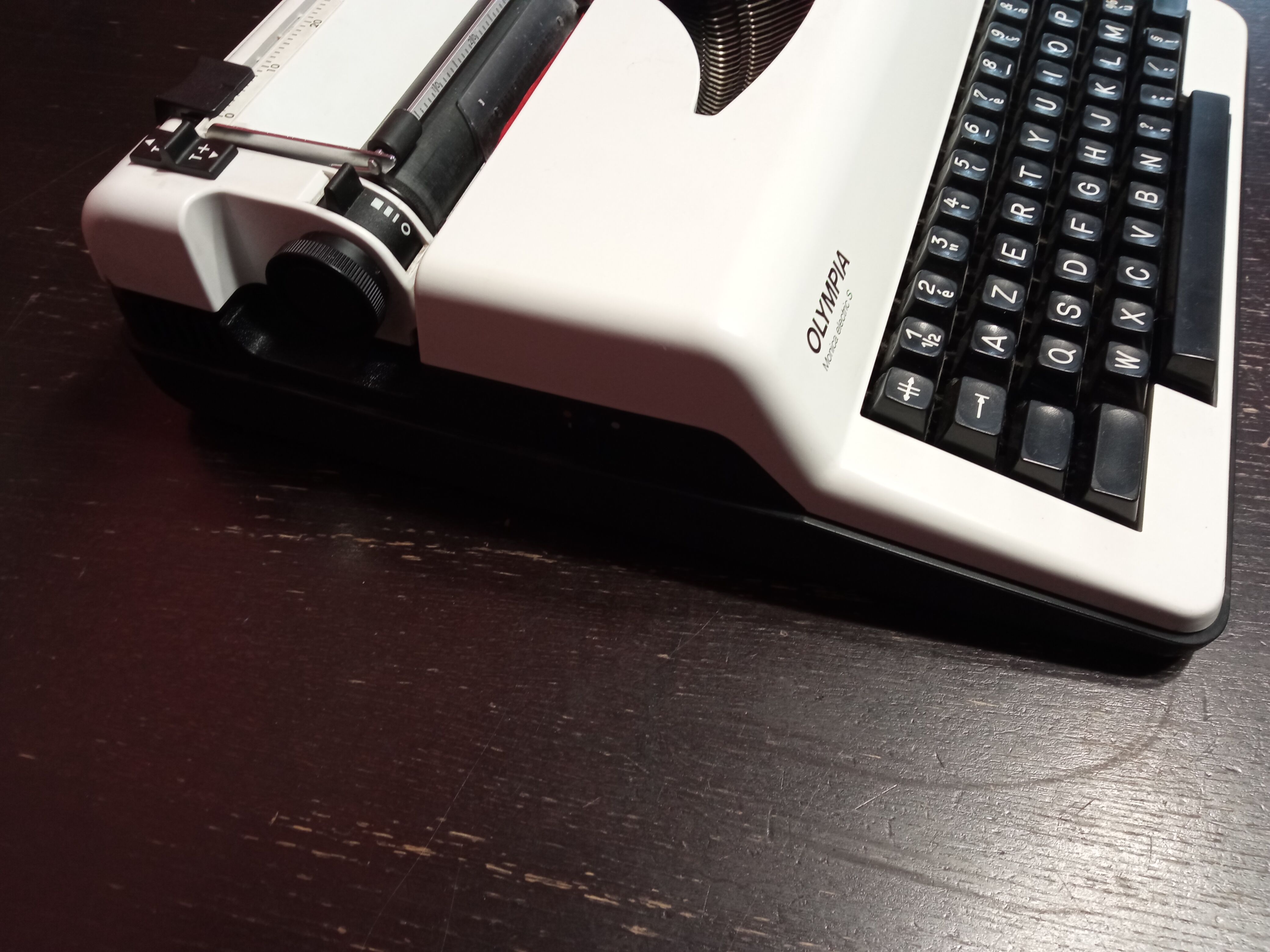 Typewriter oOlympia monica electric s